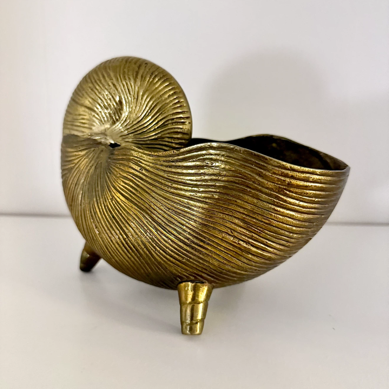Vintage MCM solid brass nautilus shell - photo 2