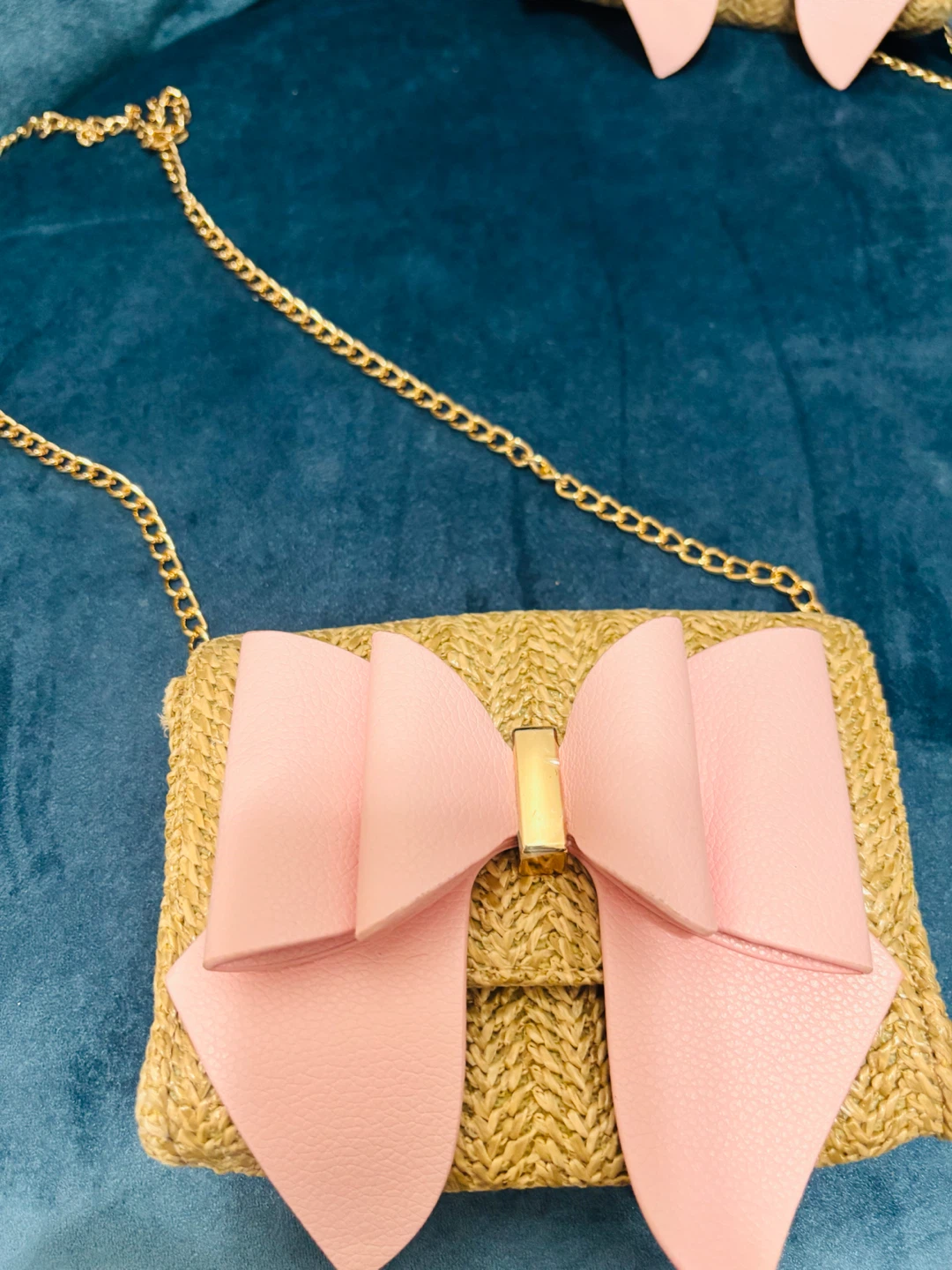 Two Woven Straw Crossbody Bags with Pink Bows - photo 3