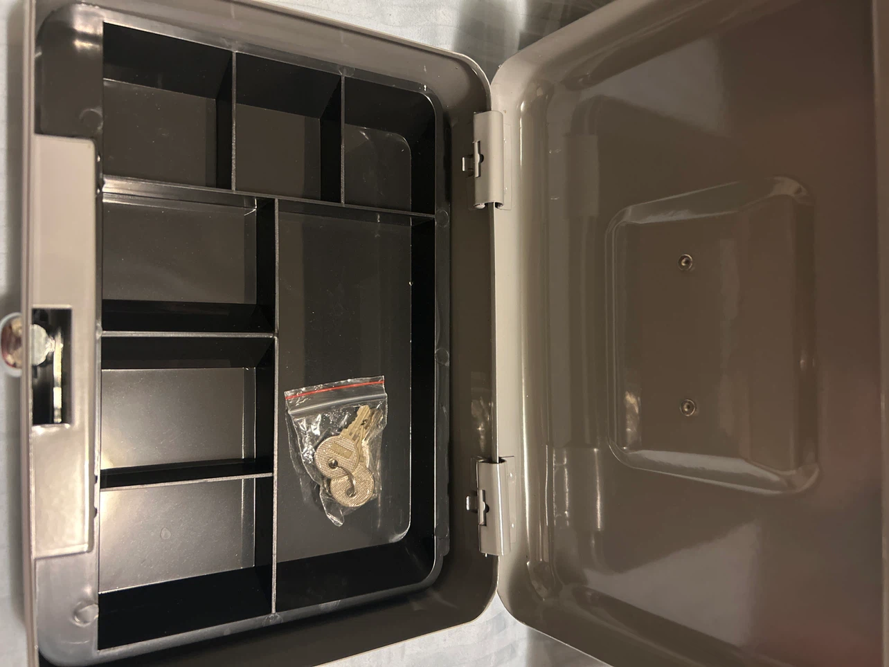 Master Lock Cash Box - photo 2