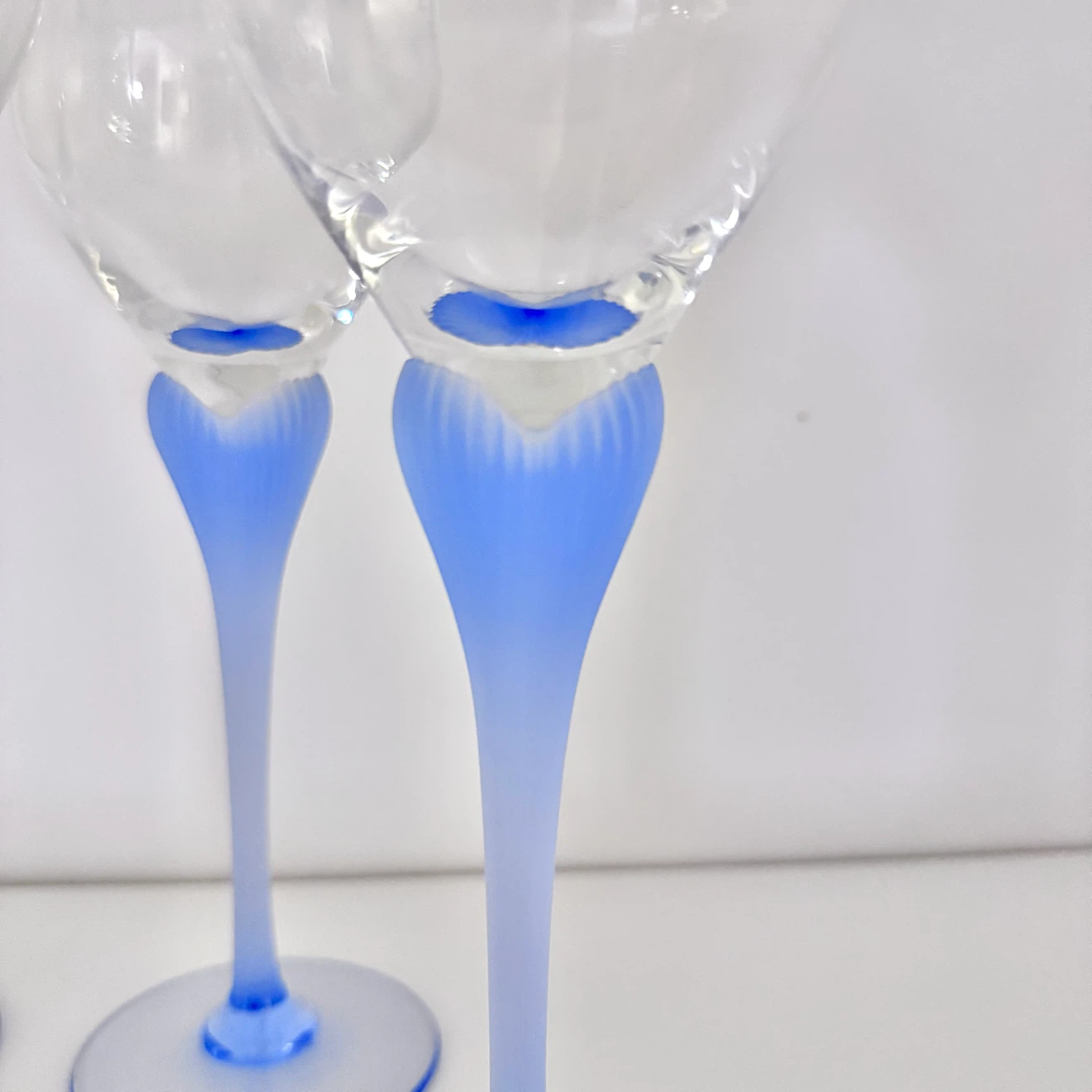 Set 4 vintage powder blue matte stemmed wine glasses - photo 2