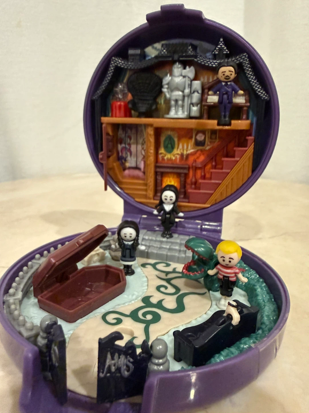 Polly Pocket The Addams Family Playset - photo 2
