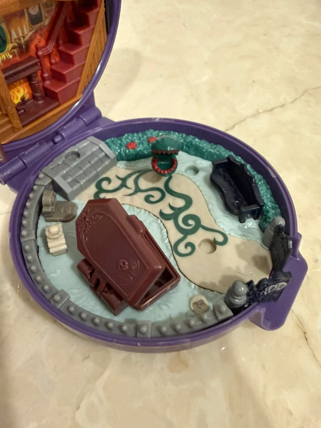 Polly Pocket The Addams Family Playset - photo 5