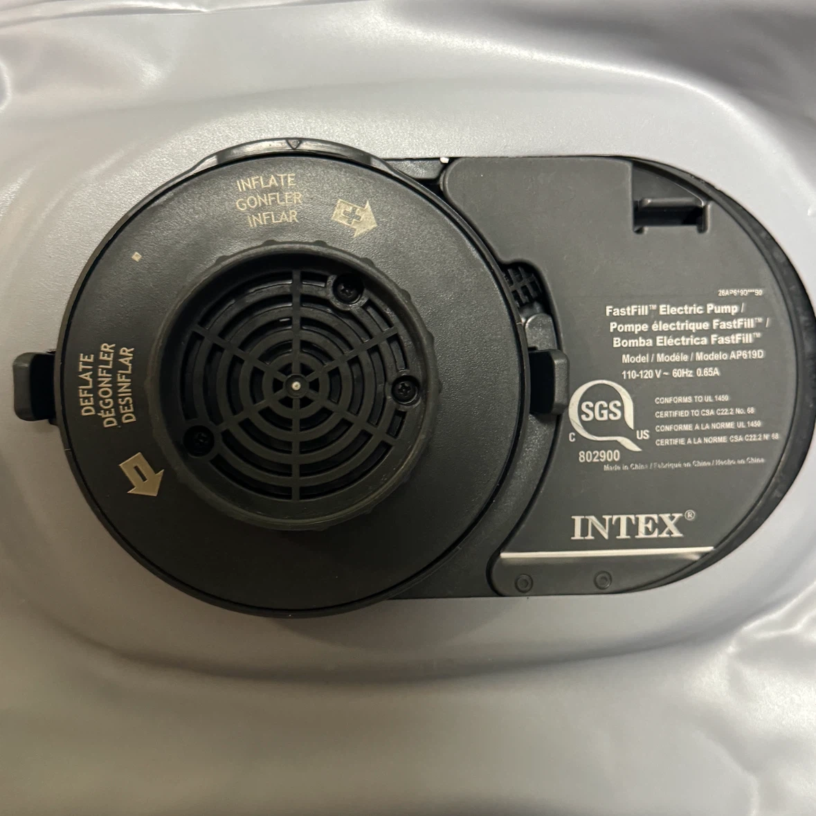 Intex 20" Queen Deluxe Raised Air Mattress with Built-in Pump - photo 4