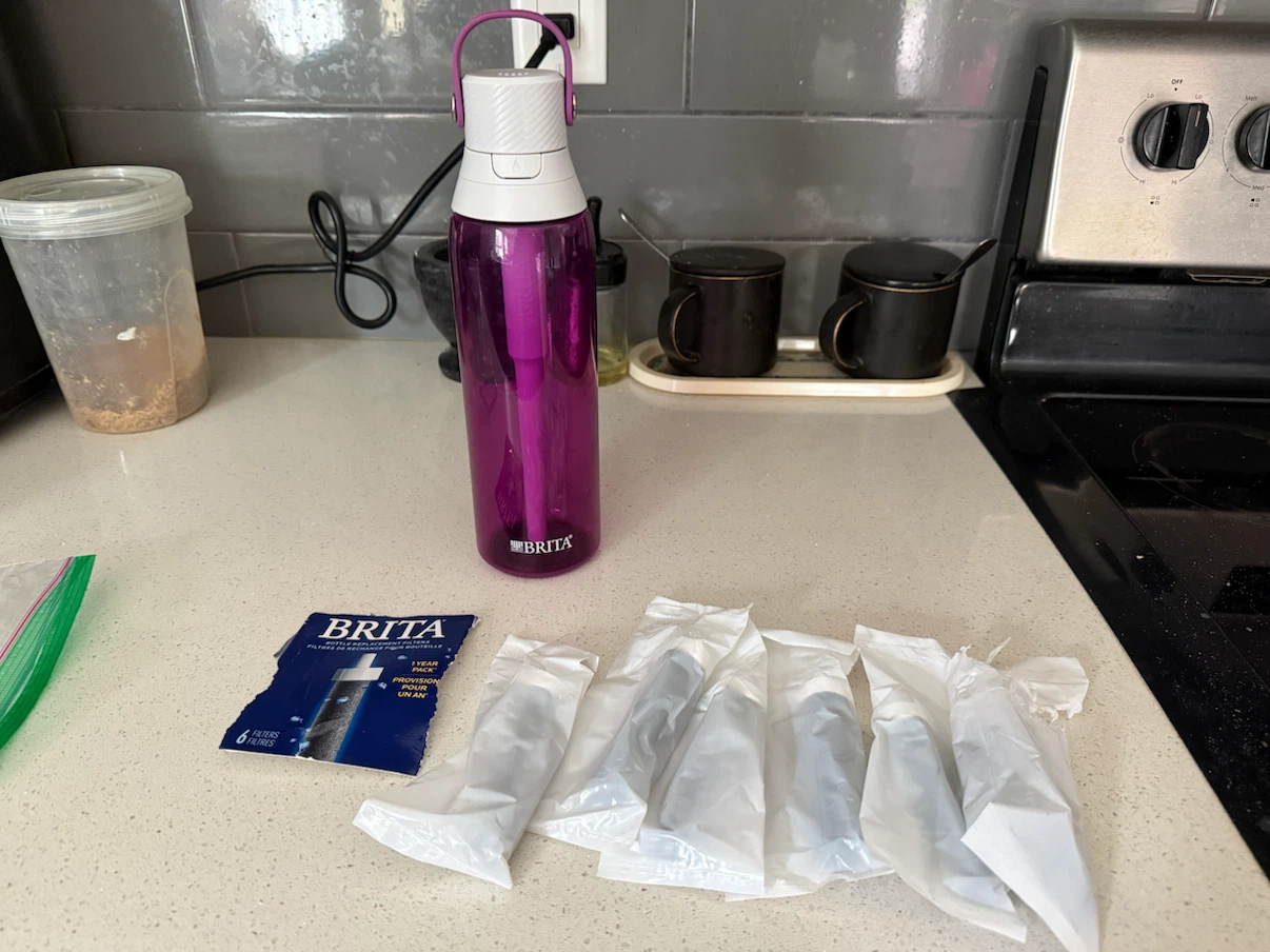 Brita Water Filter Bottle with 6 Replacement Filters - photo 2