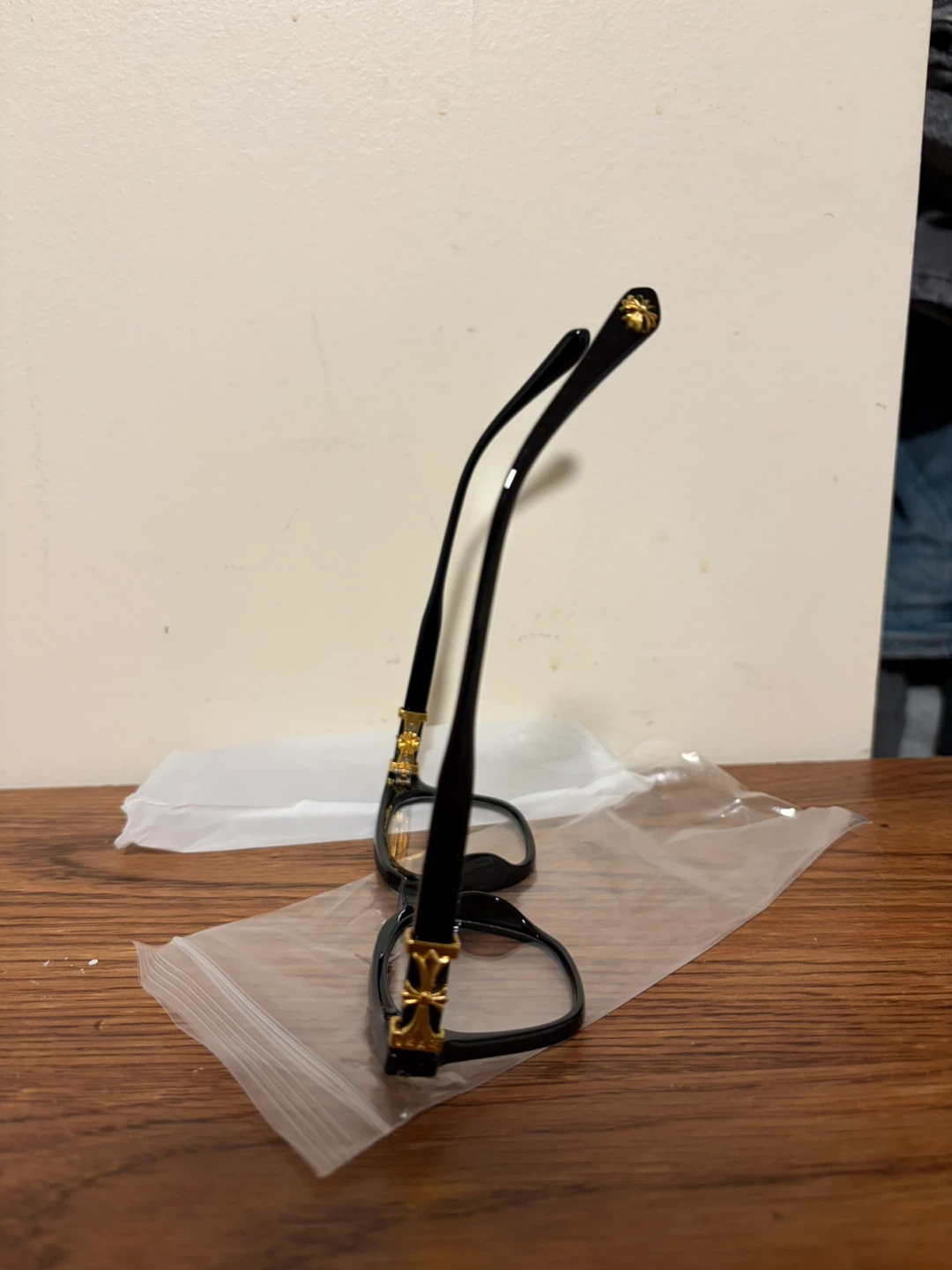 Gold and black Chrome heart  glasses - photo 3