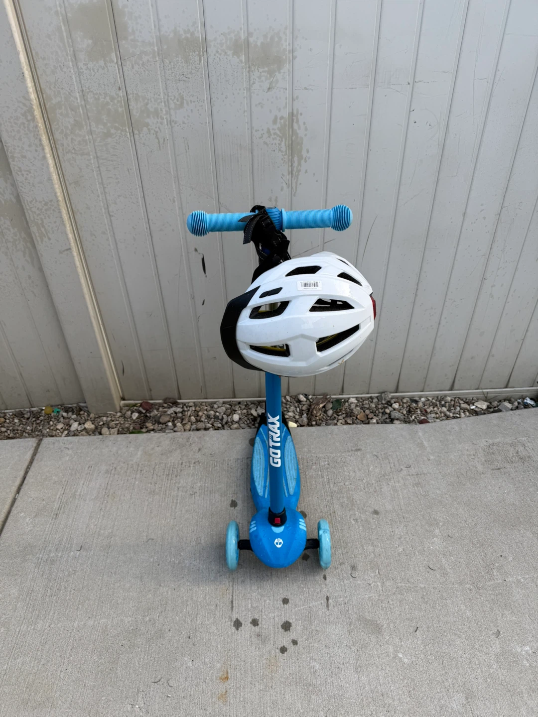 Gotrax Kids Scooter with Helmet - photo 2