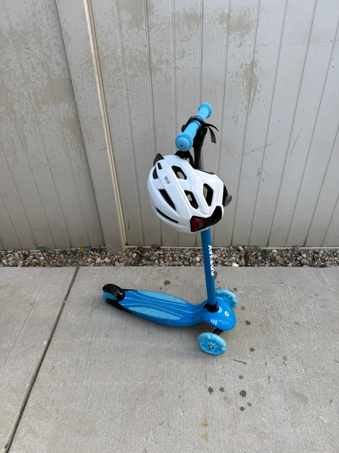 Gotrax Kids Scooter with Helmet - photo 3