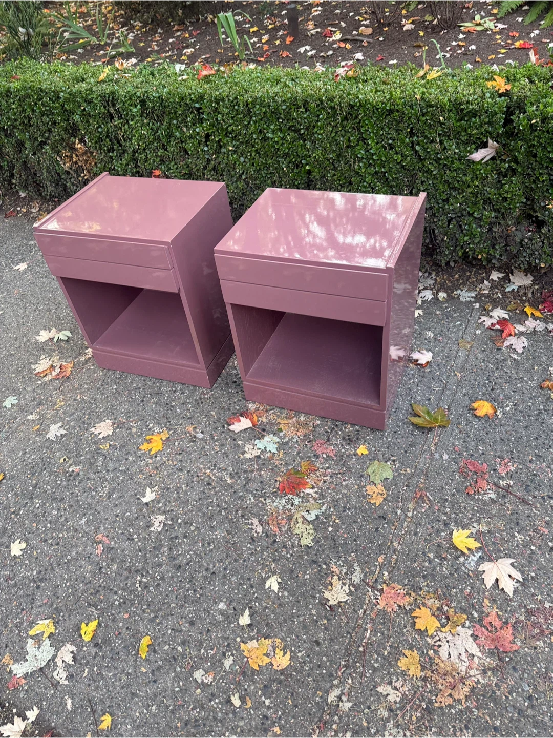 Set of Two Pink Lacquer Nightstands - photo 3