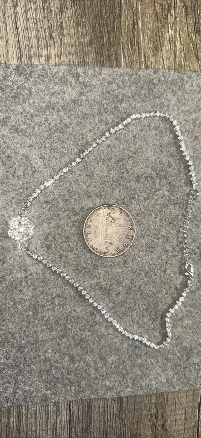 Rhinestone chain necklace with flower detail