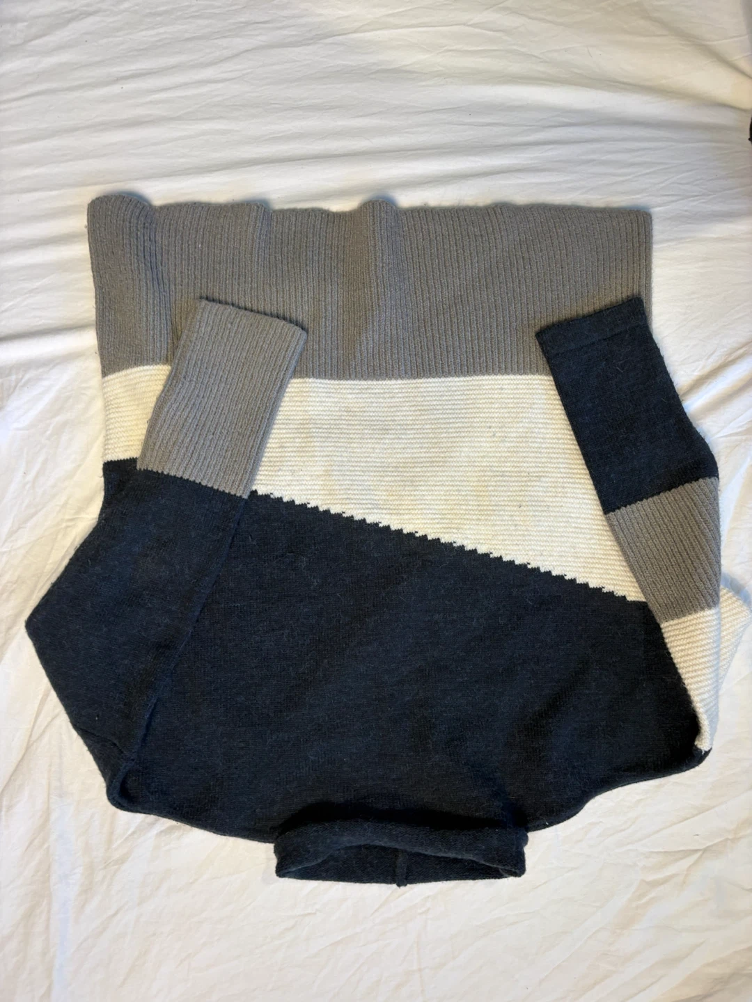 Mudo Collection Colour-Block Knit Sweater