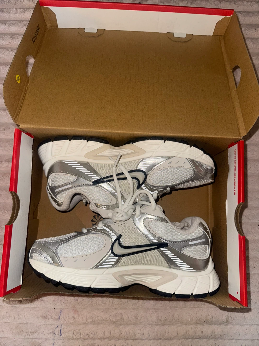 Nike V5 RNR Women's Sneakers Size 6.5 - photo 2