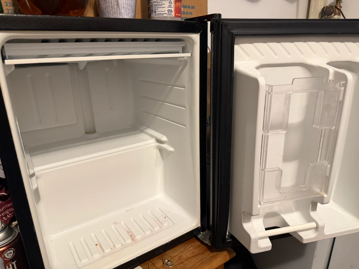 Absocold Compact Refrigerator - photo 2