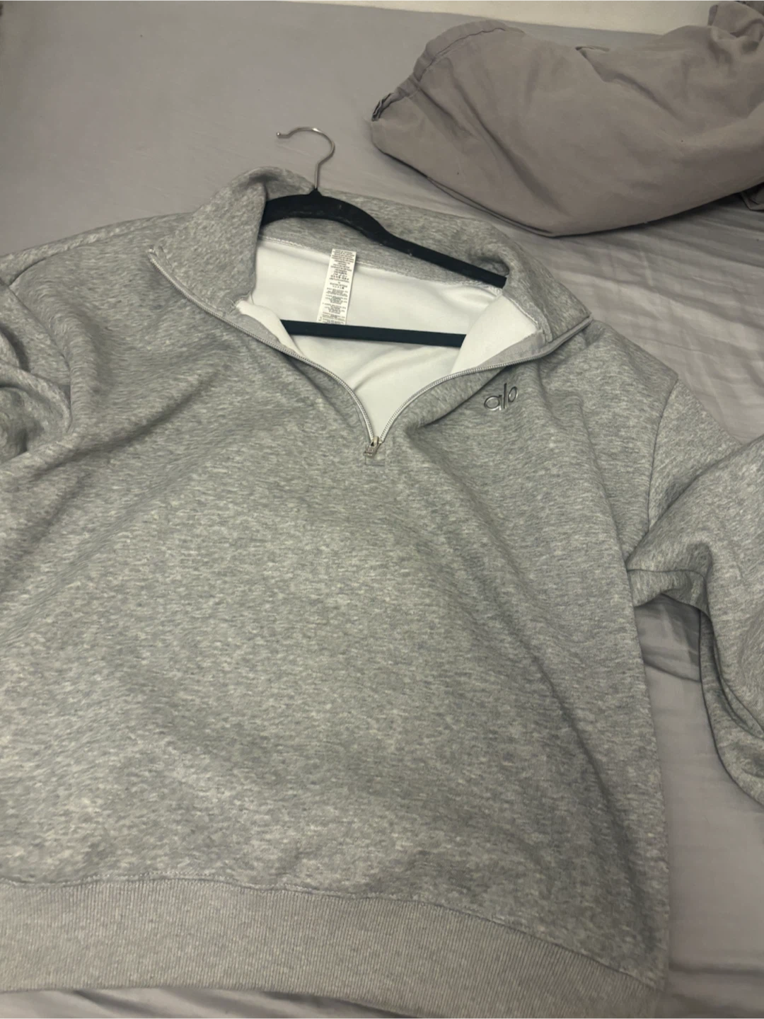 Alo Yoga matching set in gray