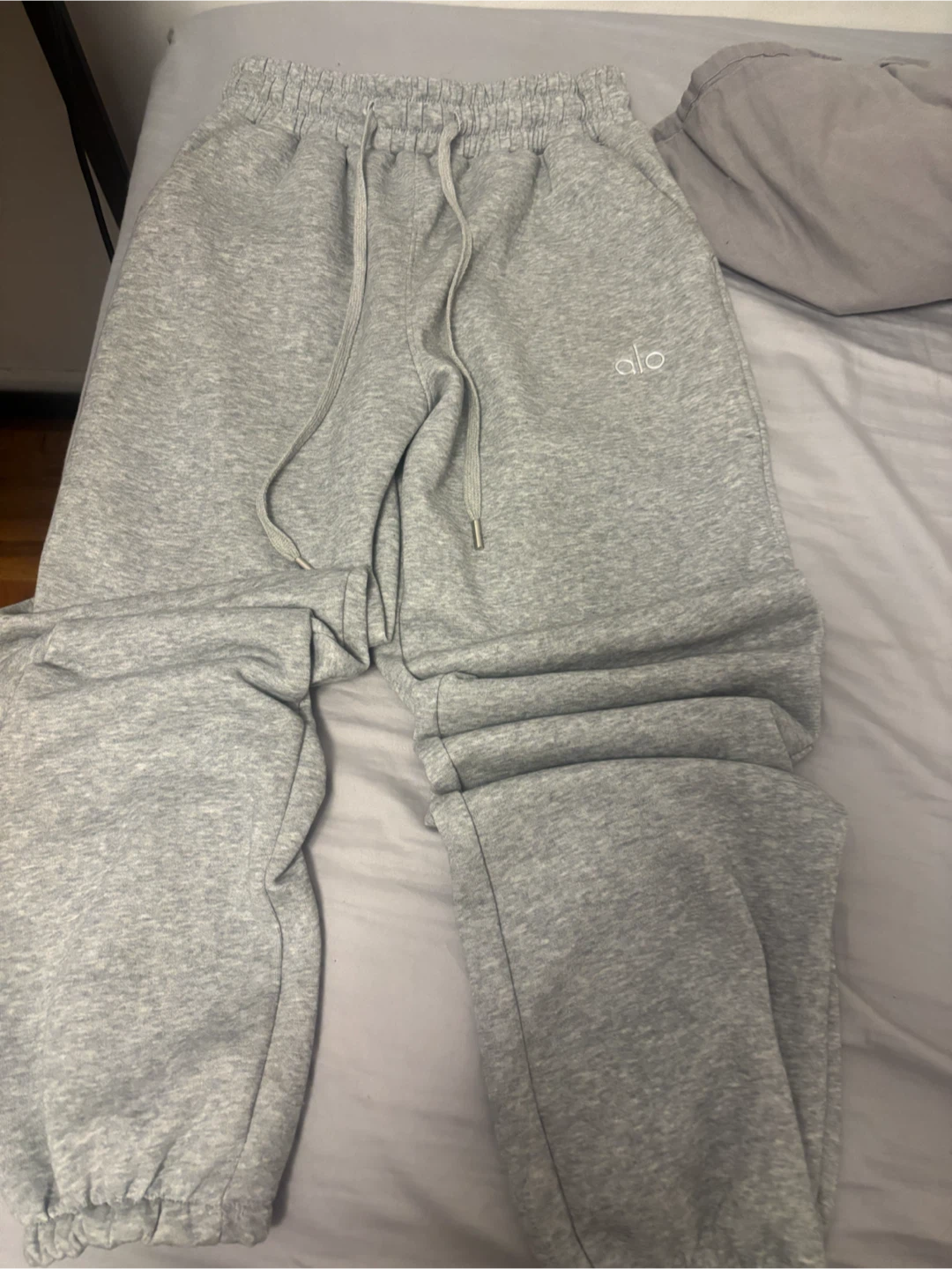Alo Yoga matching set in gray - photo 3