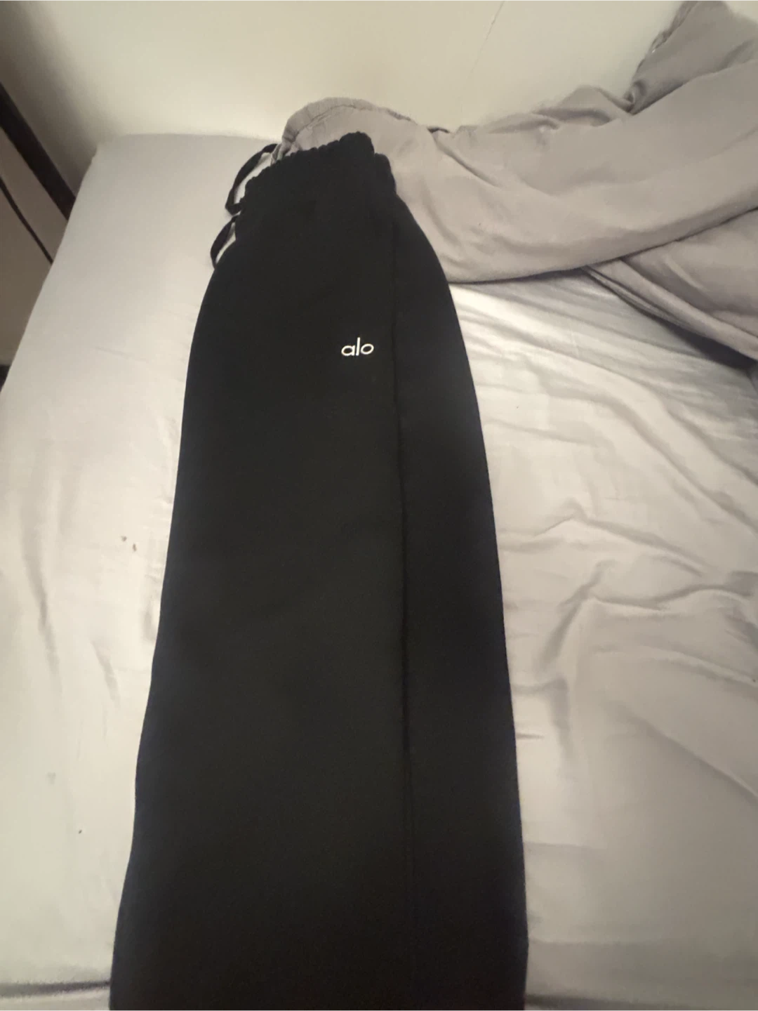 Alo Yoga Black Half-Zip Hoodie and Sweatpants Set - photo 3