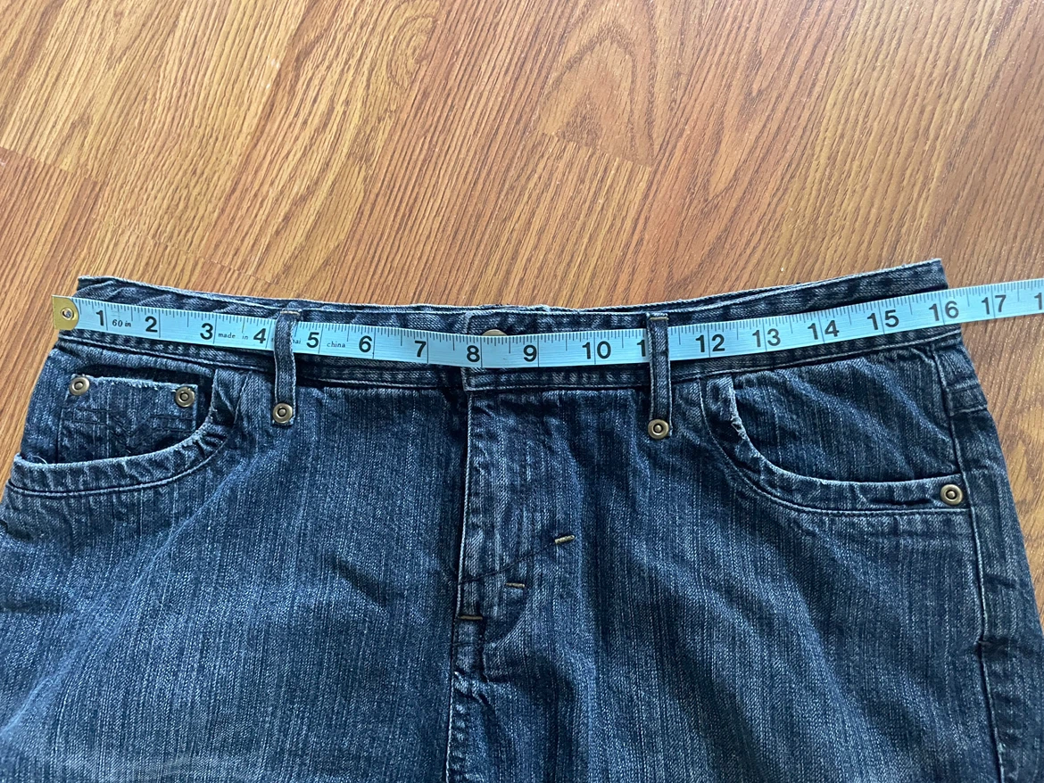 Tristan & Iseut women’s size 10 Y2K cutoff jean shorts, blue - photo 3