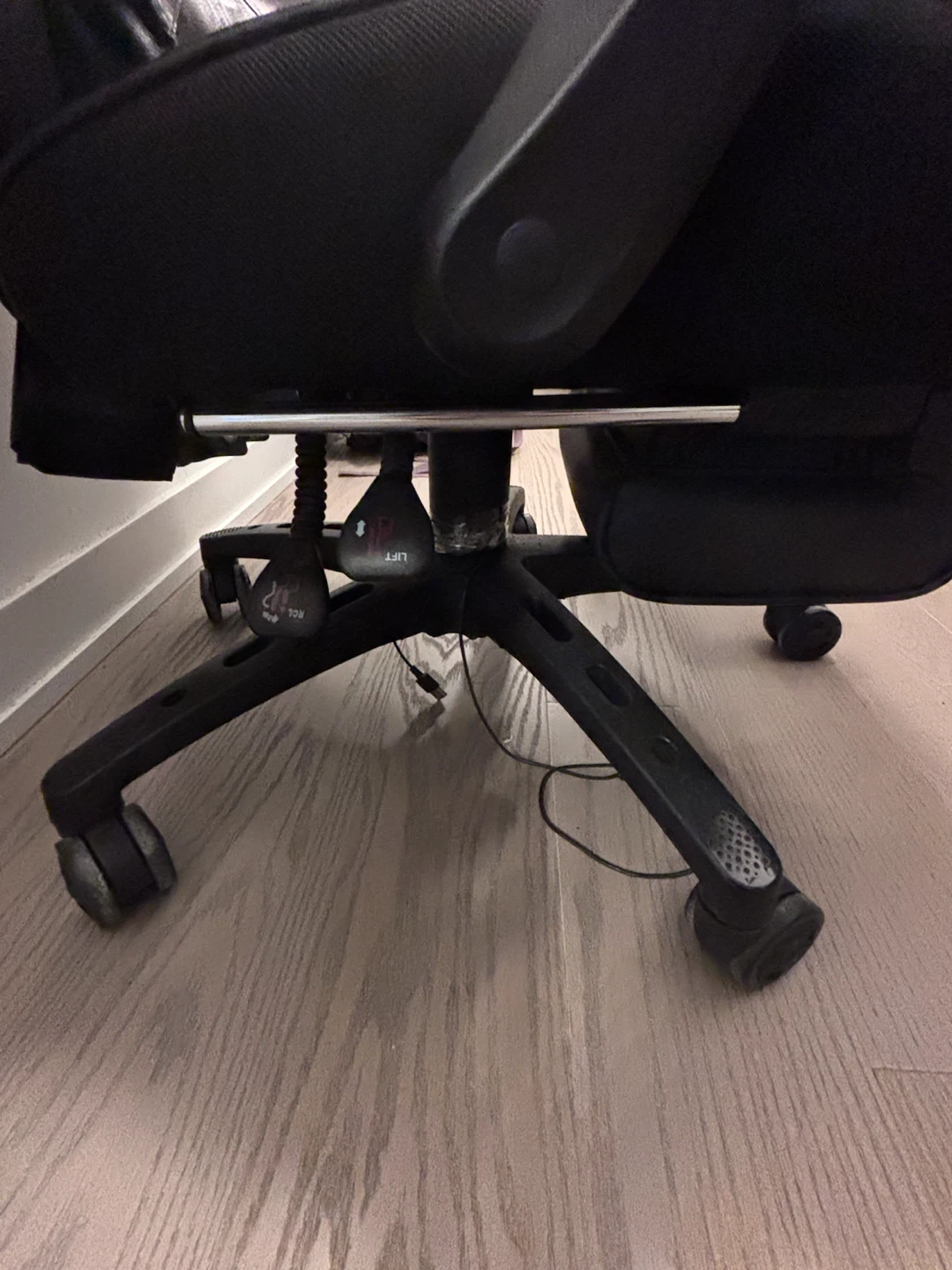 Black Gaming Chair with Footrest (open to offers) - photo 3