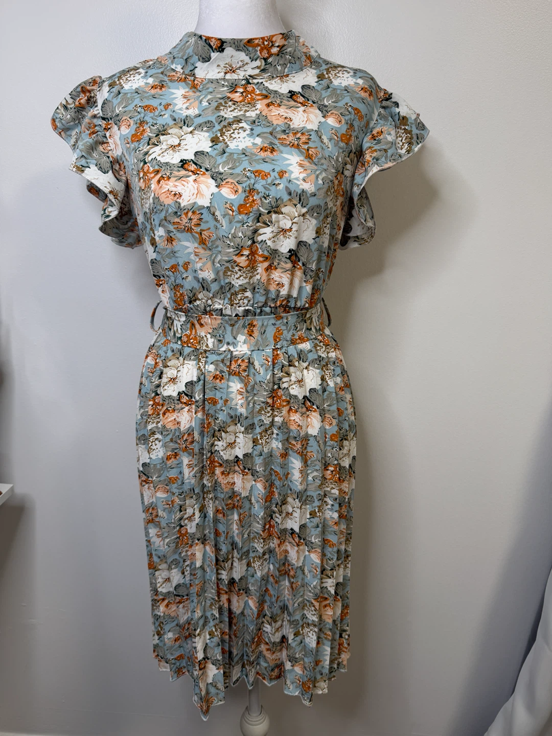 Vintage-Style Floral Pleated Midi Dress