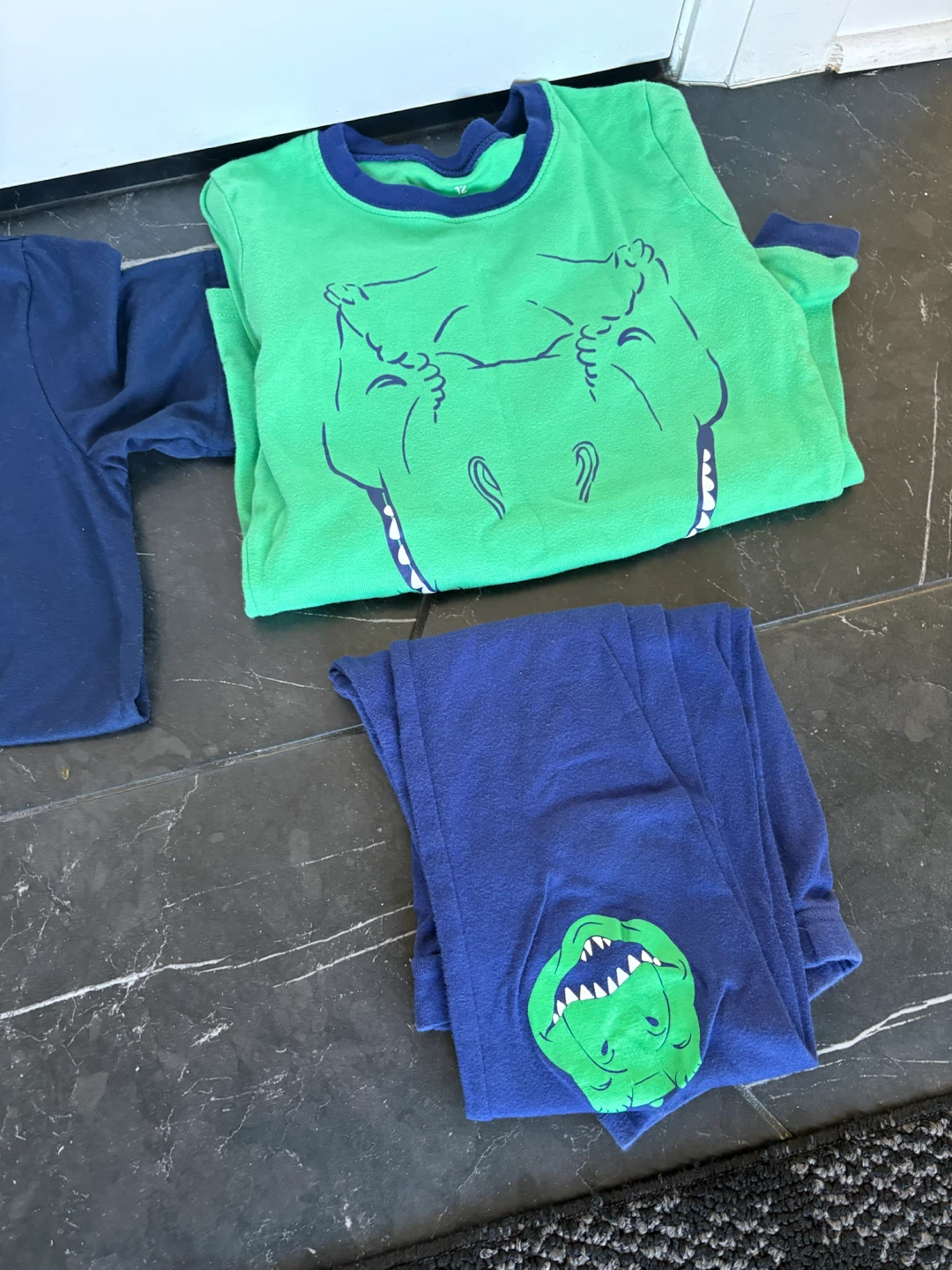 Carters Pyjamas size 12 T - photo 3
