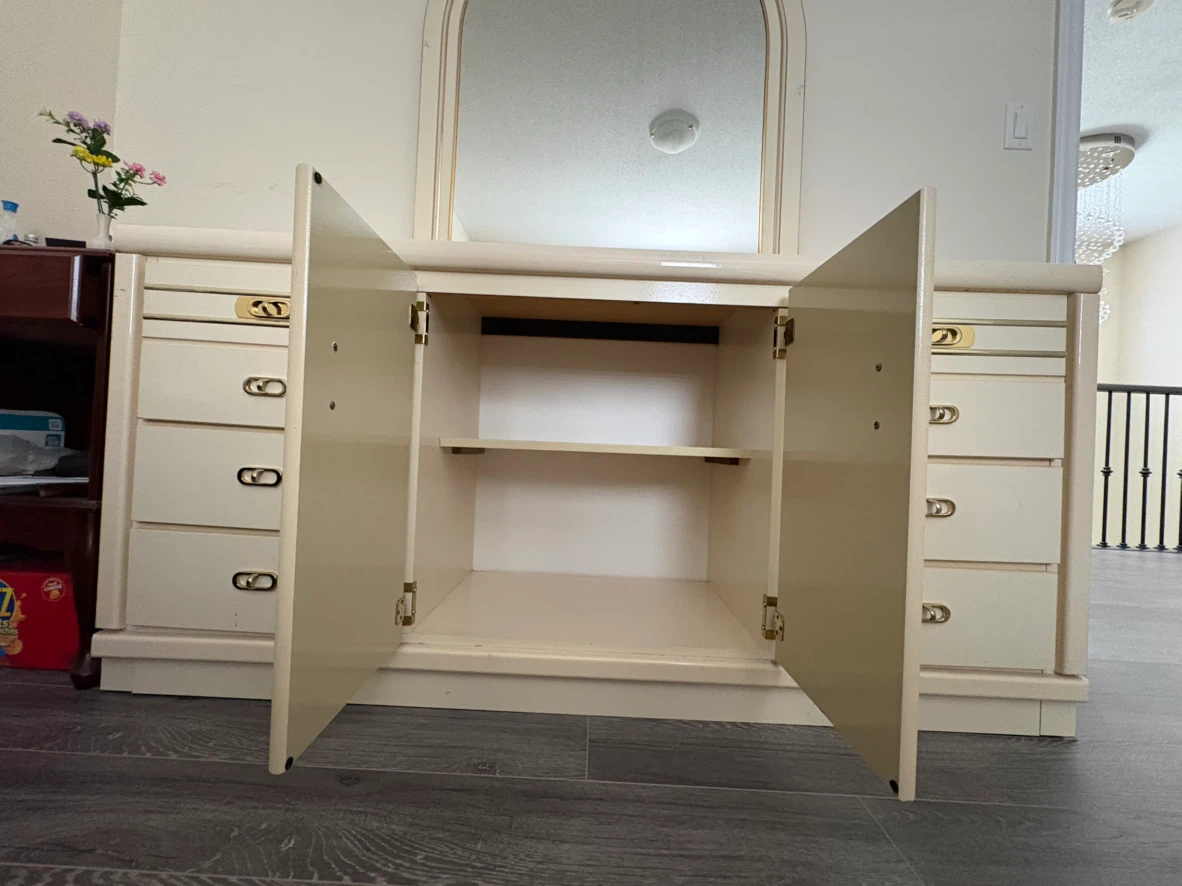 Cream Dresser with Mirror - photo 4
