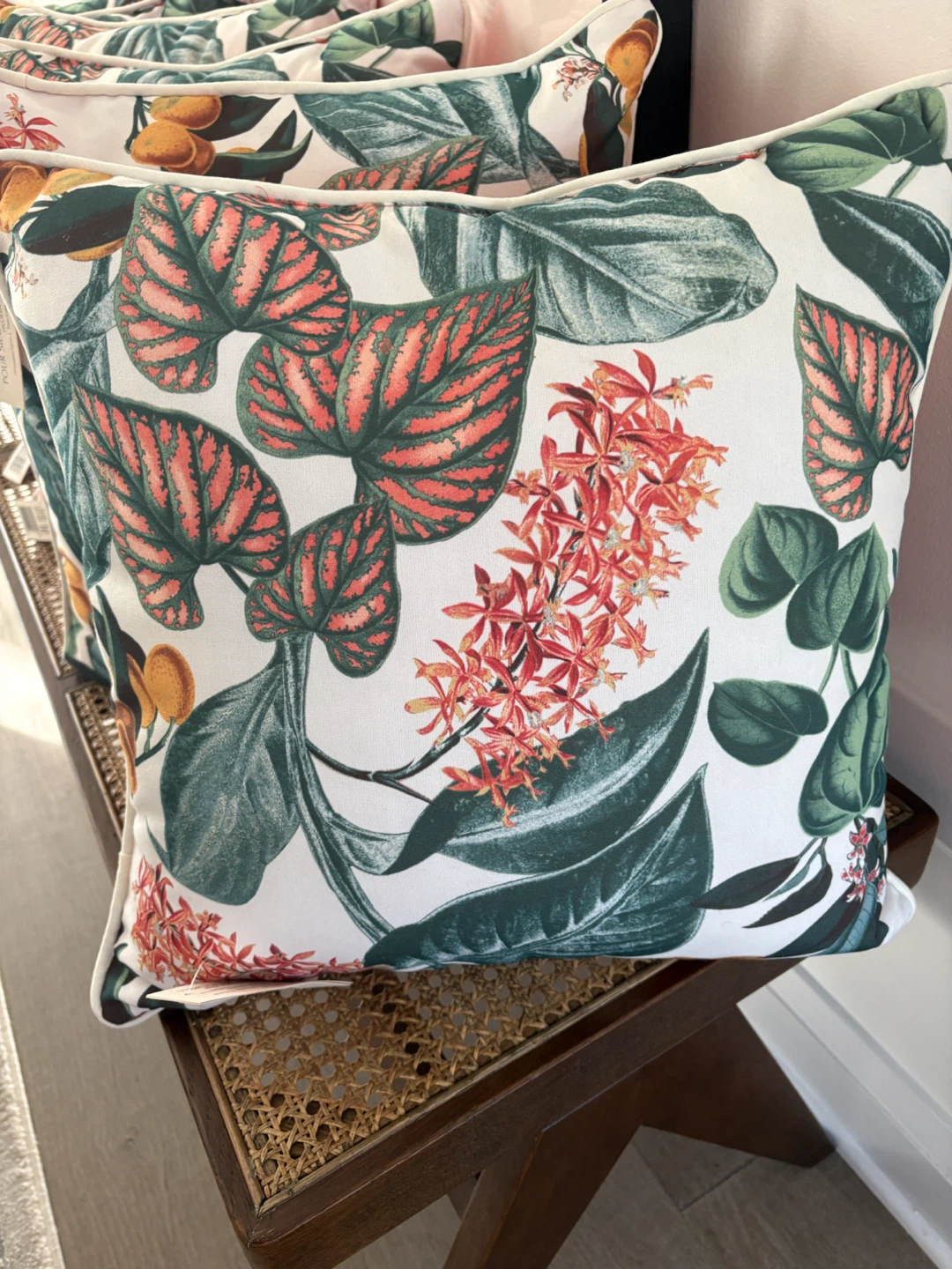 New Throw pillows - photo 2