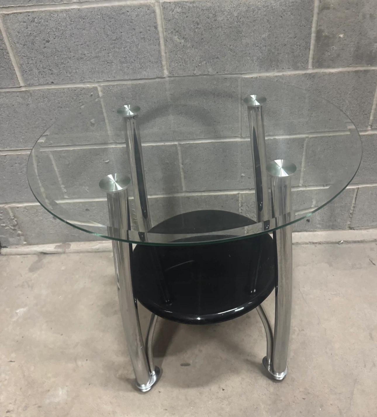 Round Glass Side Table 50$cash