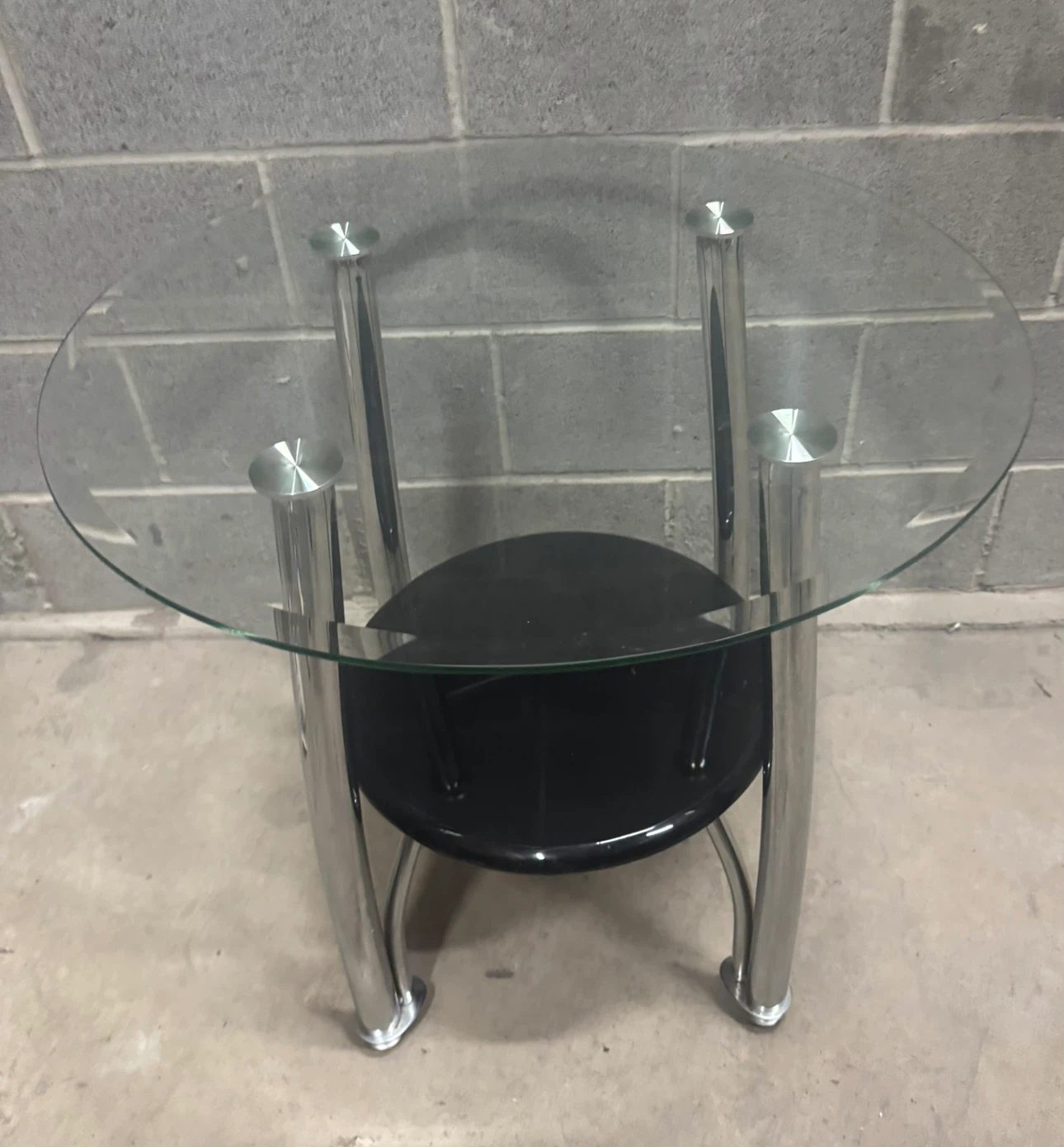 Round Glass Side Table 50$cash - photo 2