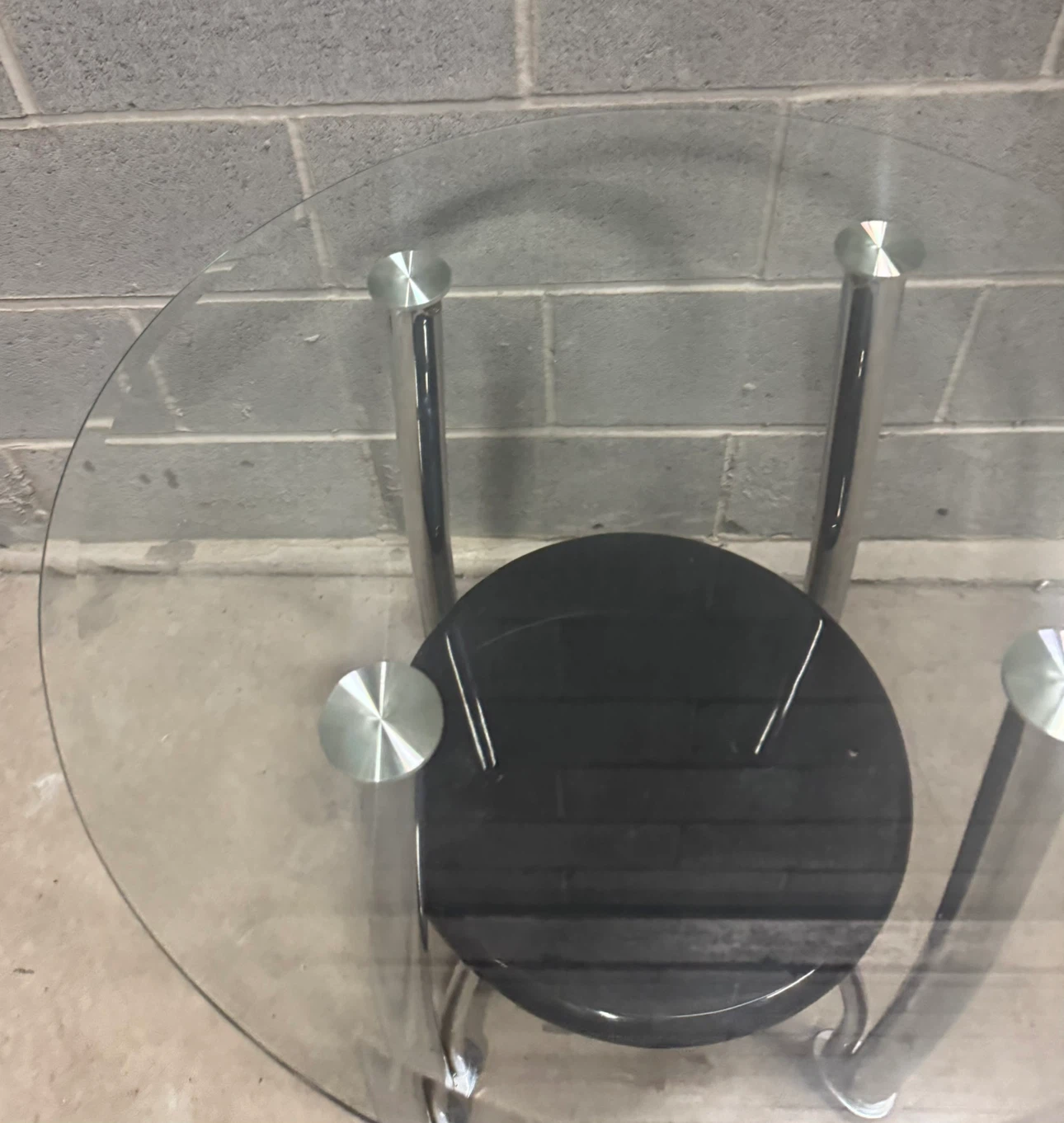 Round Glass Side Table 50$cash - photo 3
