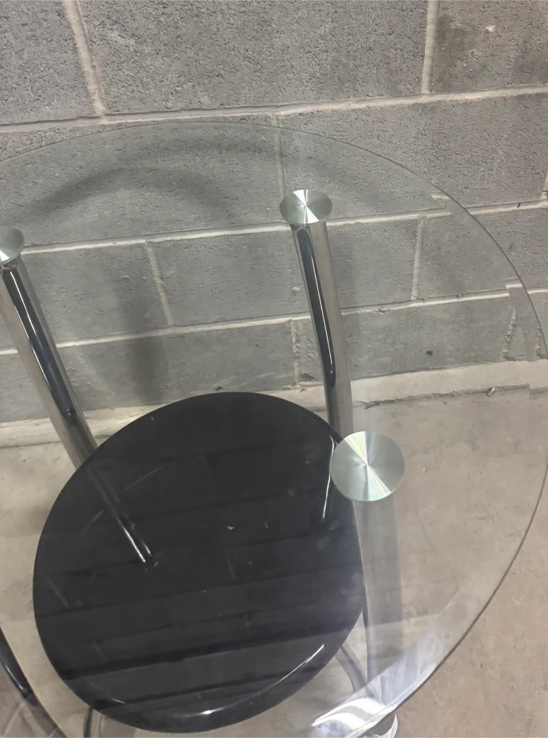 Round Glass Side Table 50$cash - photo 4