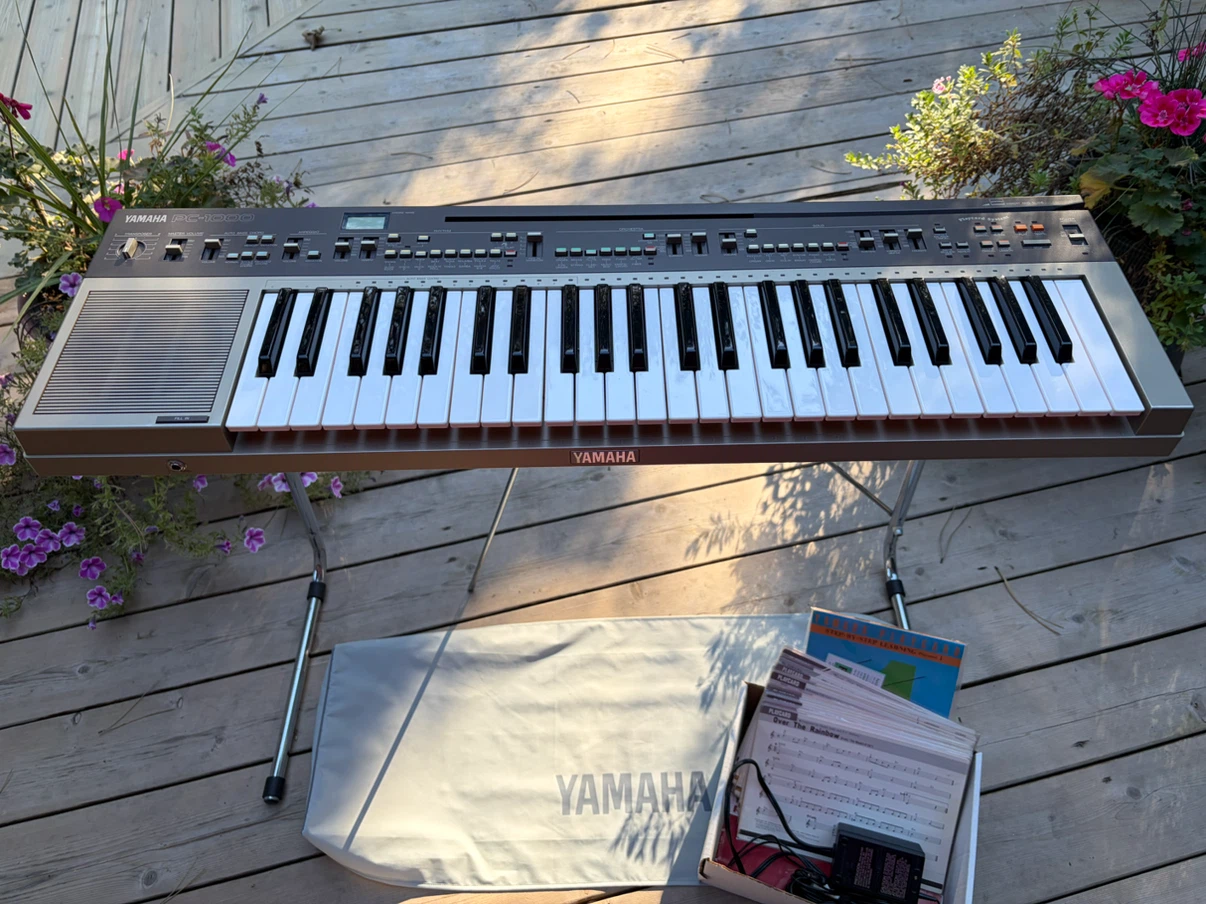 Yamaha Portatone PC-1000 Keyboard