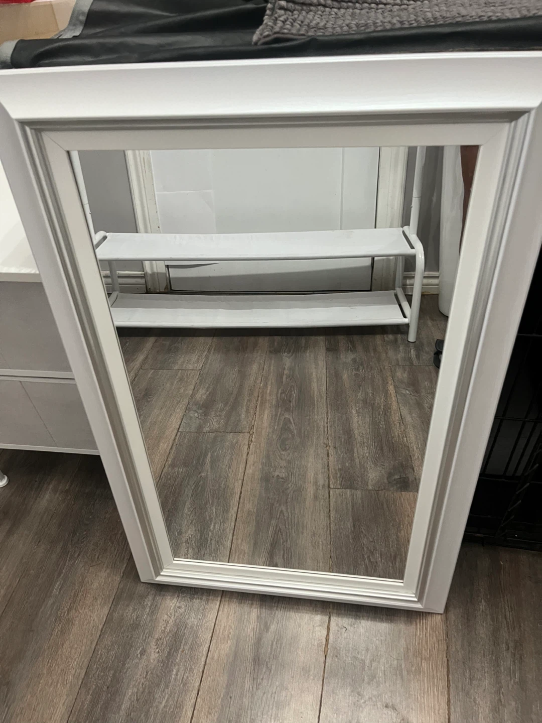 White framed wall mirror - photo 2