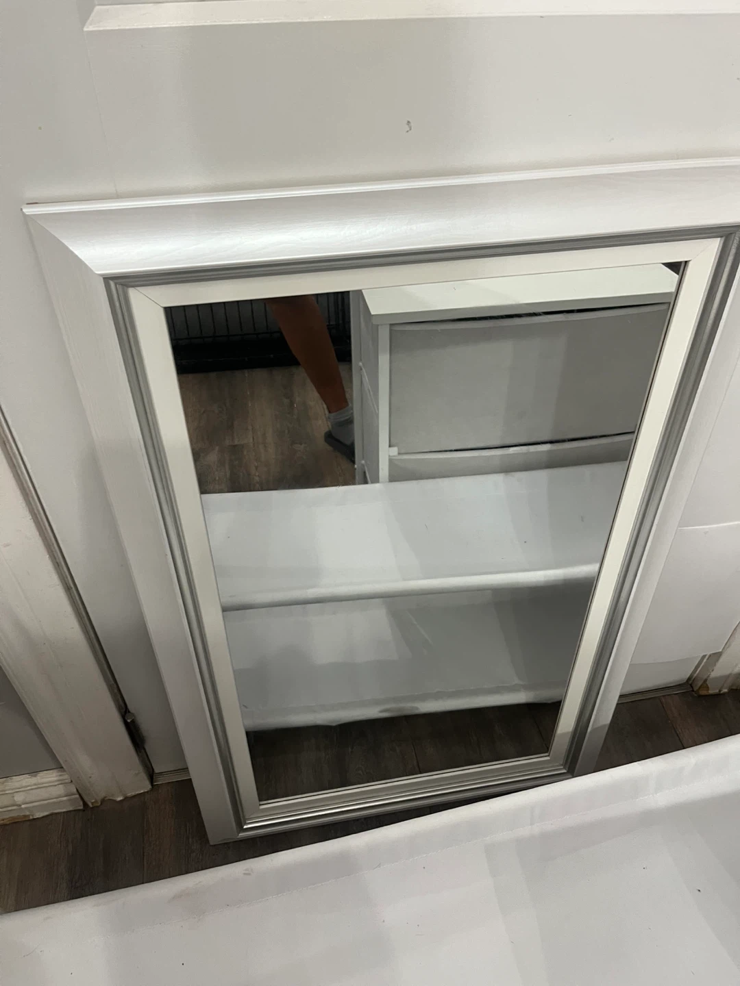 White framed wall mirror - photo 4