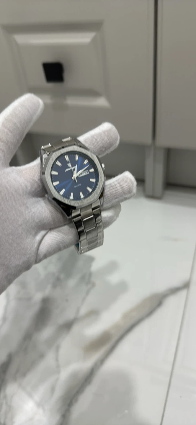 Poedagar Quartz Wristwatch