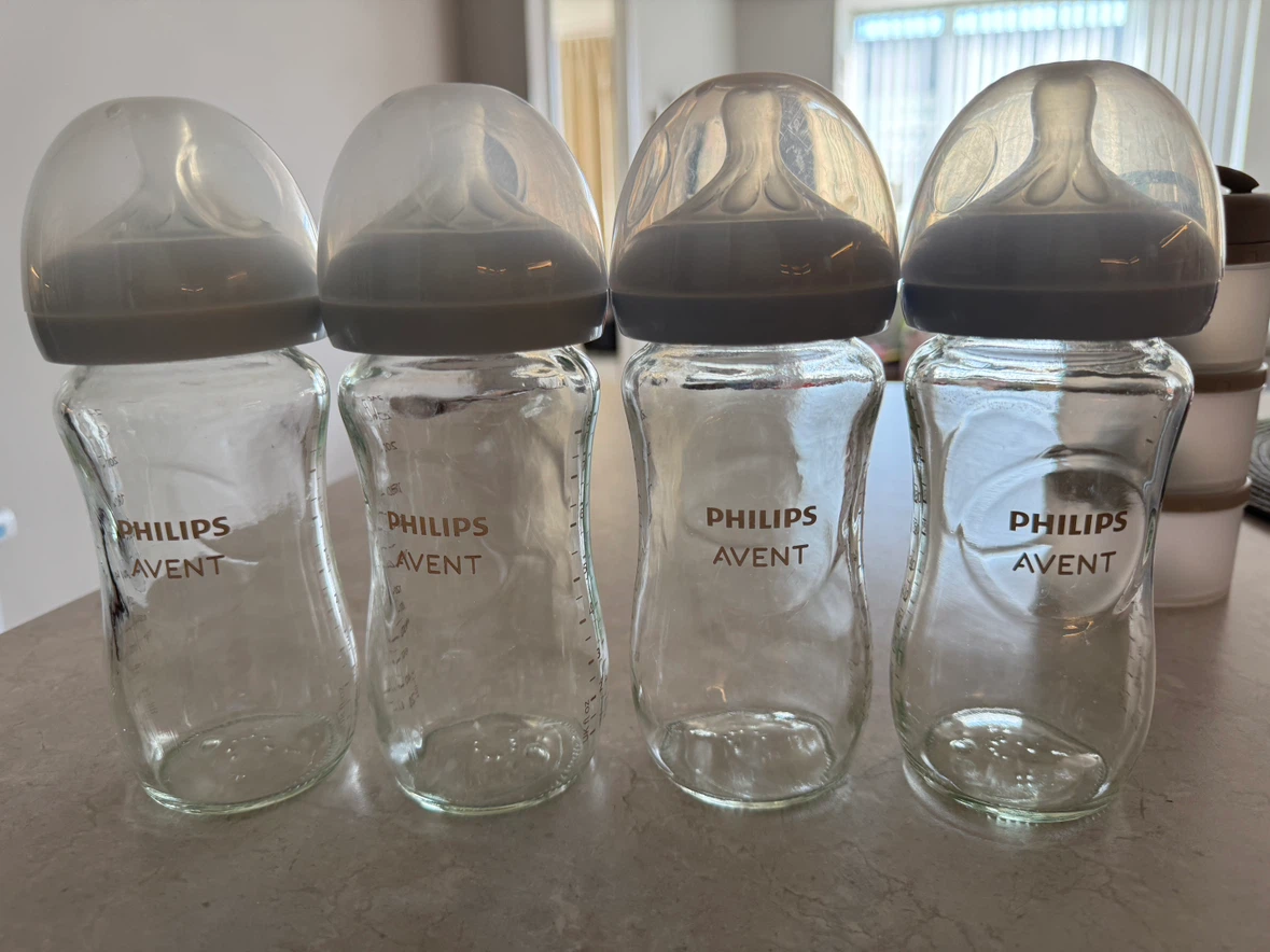 4 Philips Avent glass baby bottles