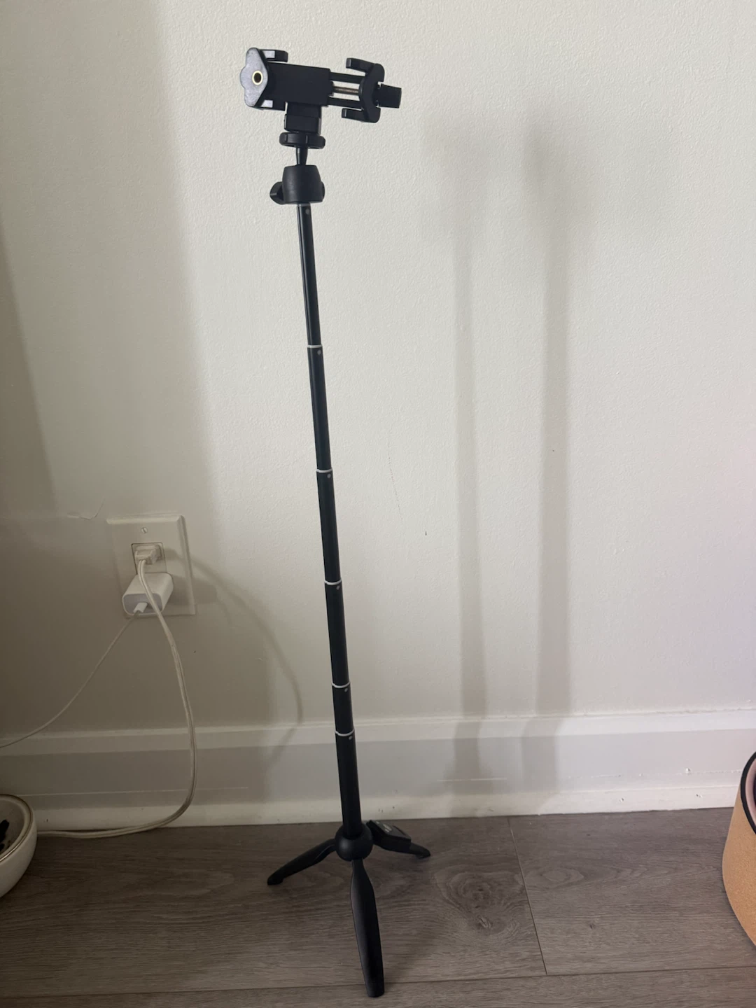 Black Smartphone Tripod with Extendable Pole