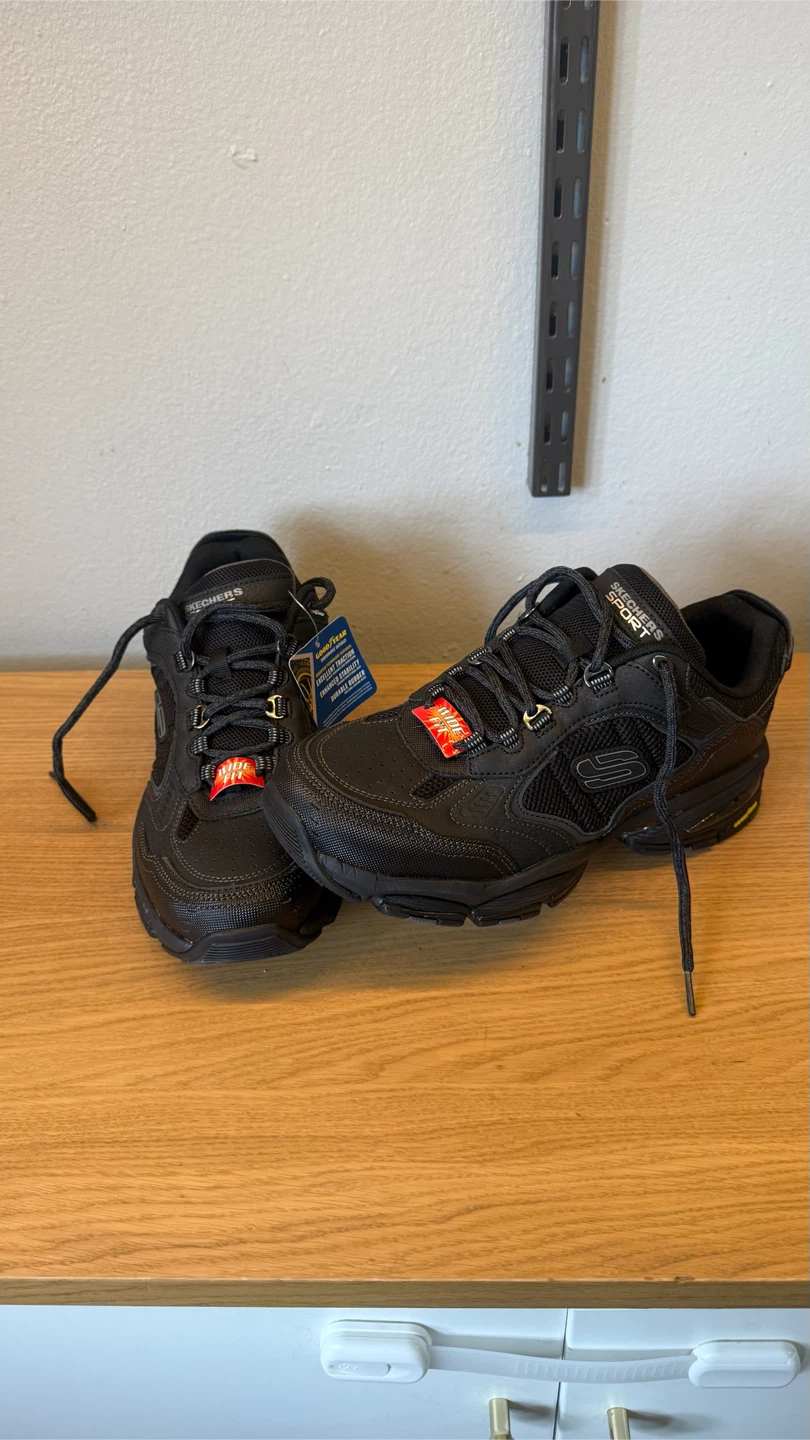 Skechers Men’s Goodyear Sneakers – Size 8 Wide – BRAND NEW