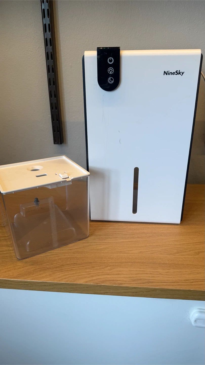 NineSky Dehumidifier – Excellent Condition – Quiet & Compact