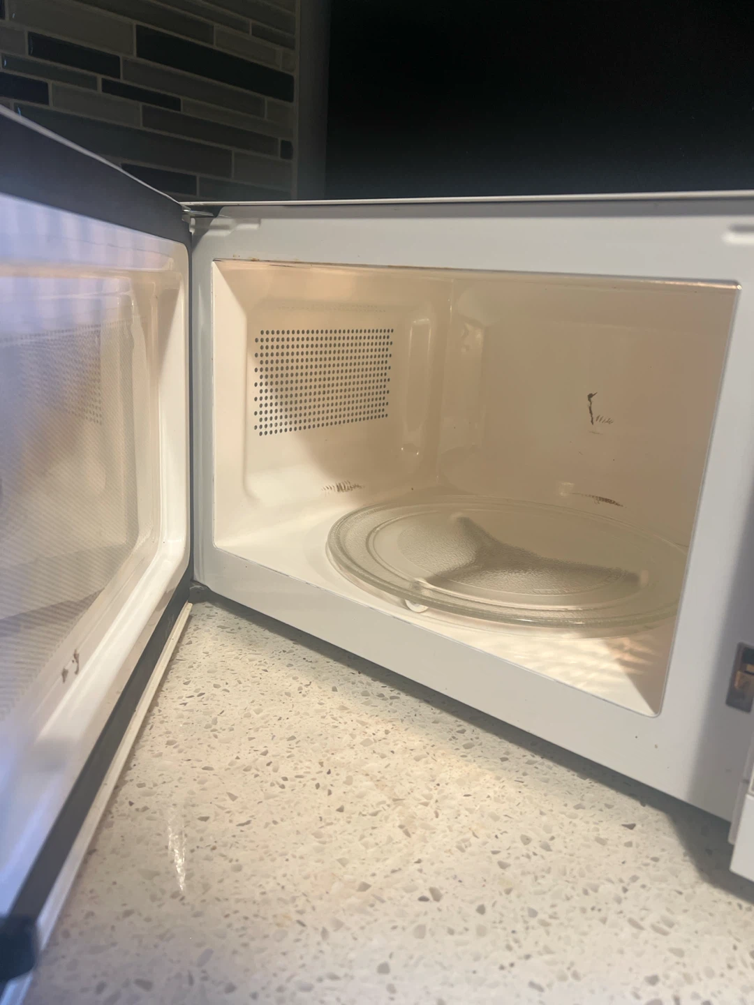 Haier White Microwave - photo 2