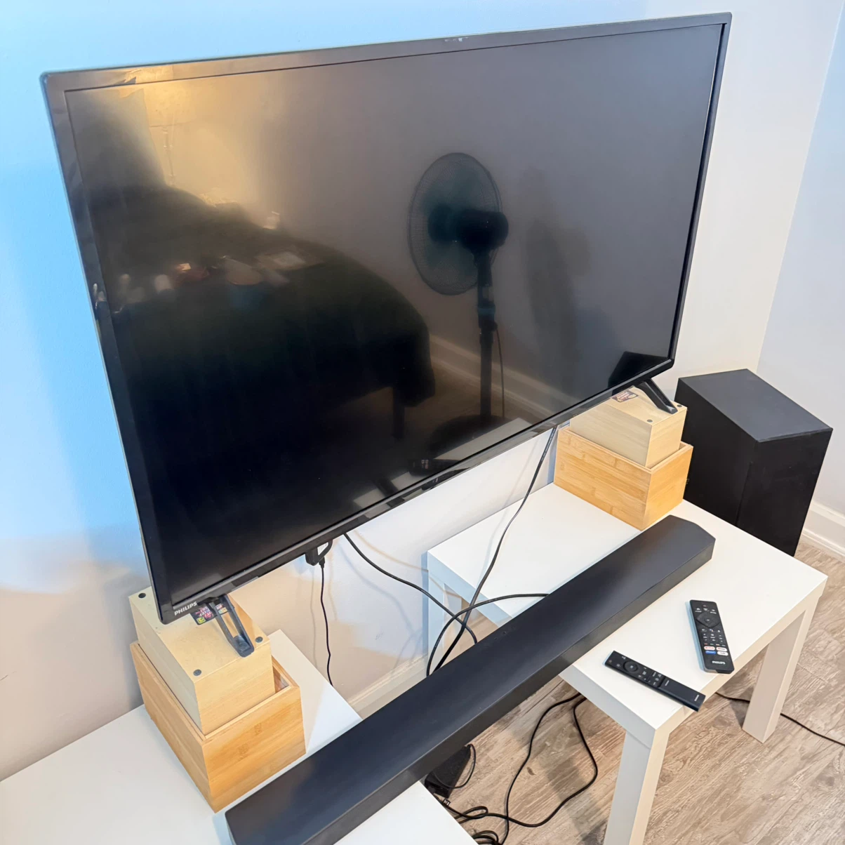 Samsung HW-B650F/ZC 3.1 Channel Sound Bar + Free Phillips Tv - photo 3