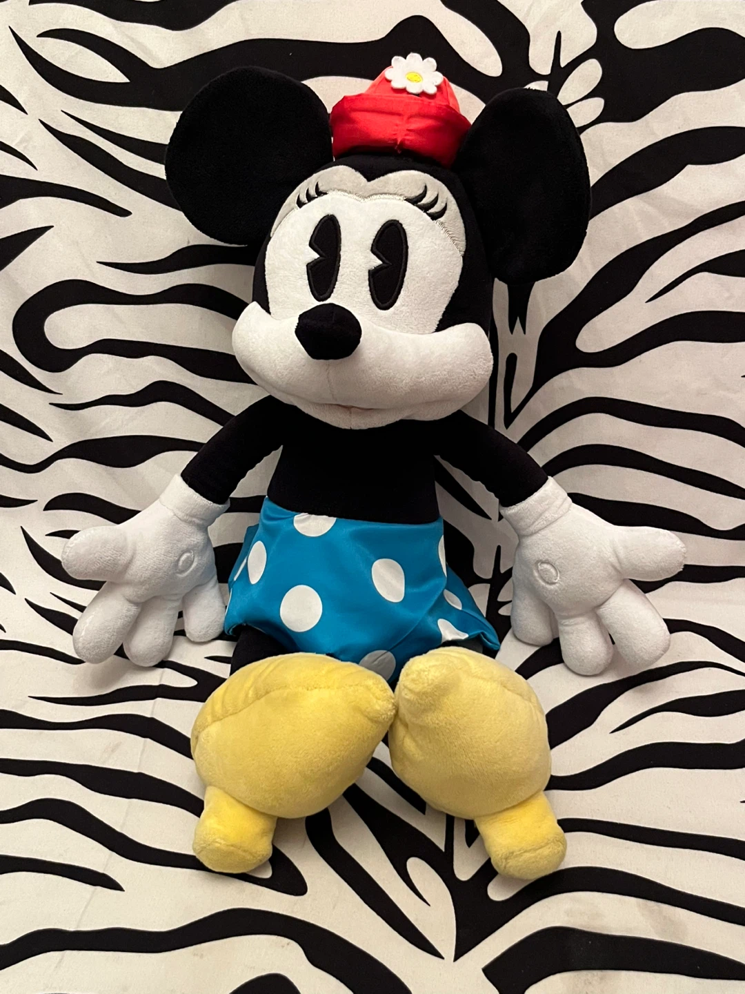 🌼 Vintage-style Disney Store Minnie Mouse Plush 🌼