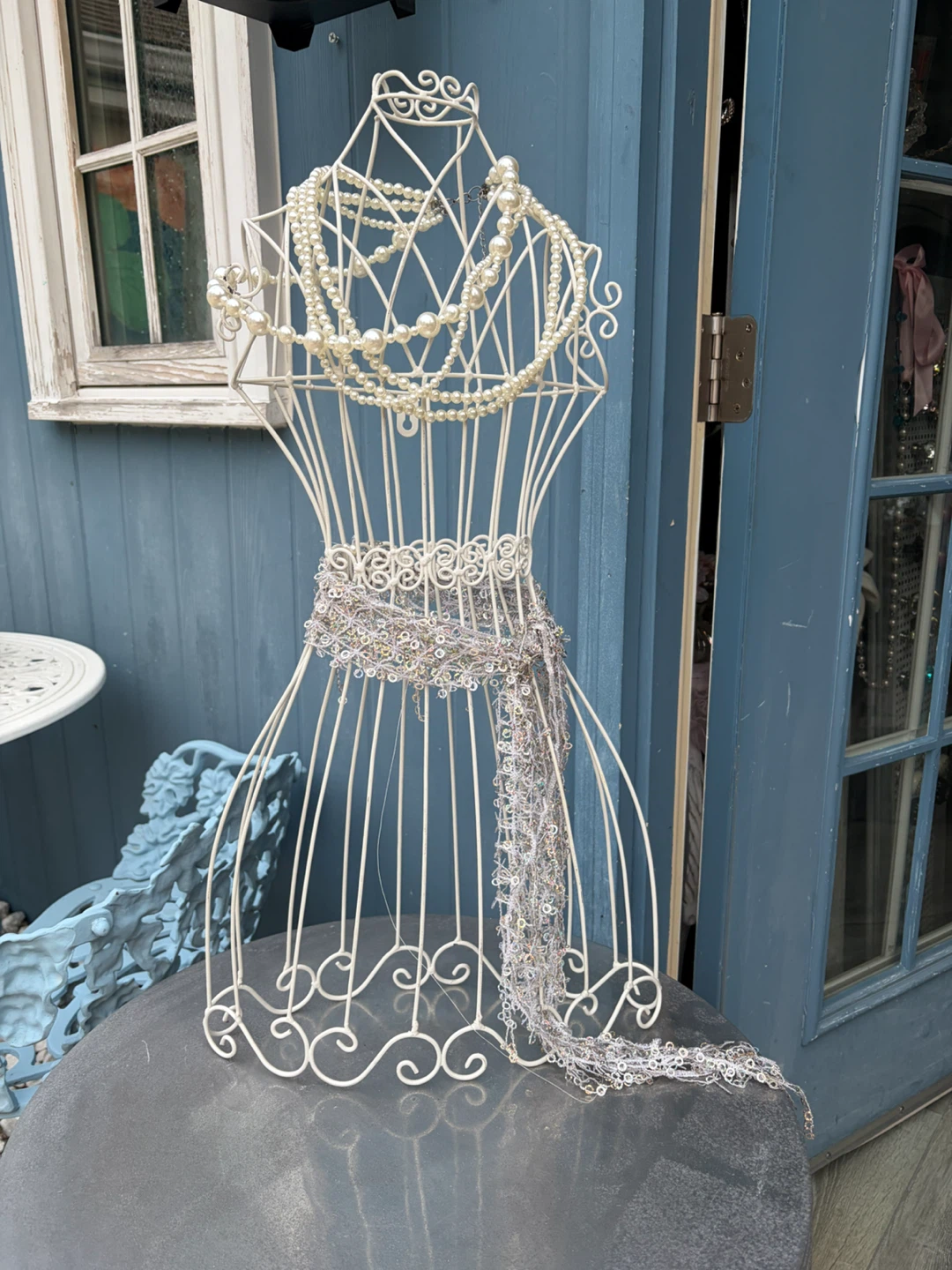 LOVELY METAL WIRE JEWELRY DISPLAY