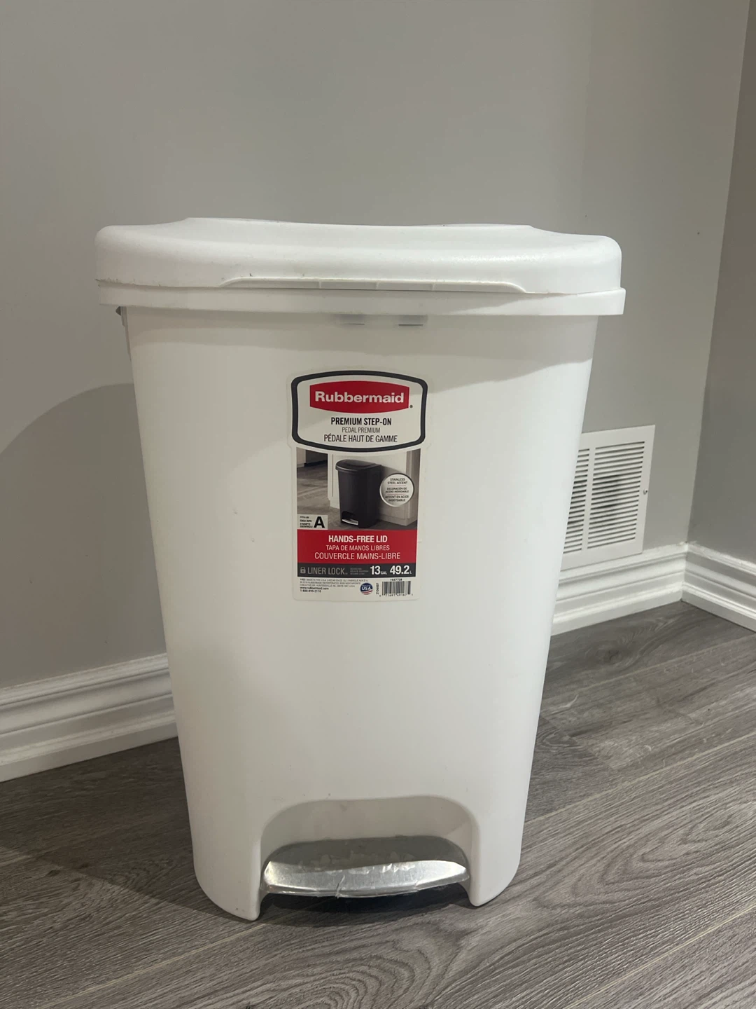 Rubbermaid Premium Step-On Wastebasket 13 Gallon
