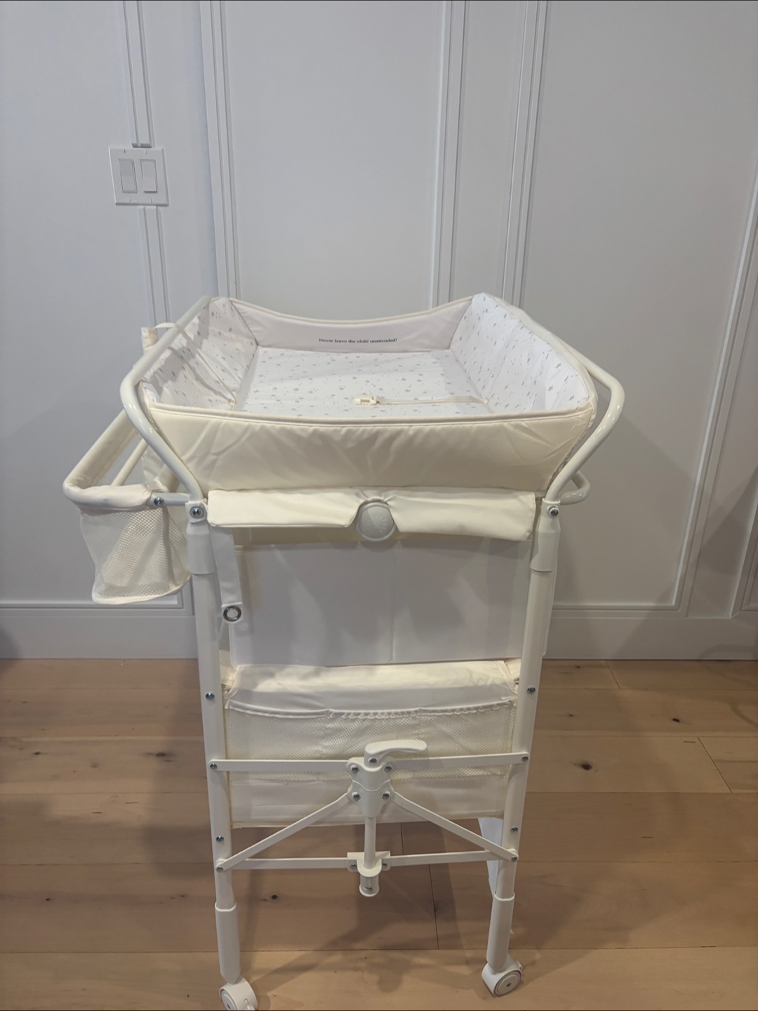 White portable Changing Table - photo 2