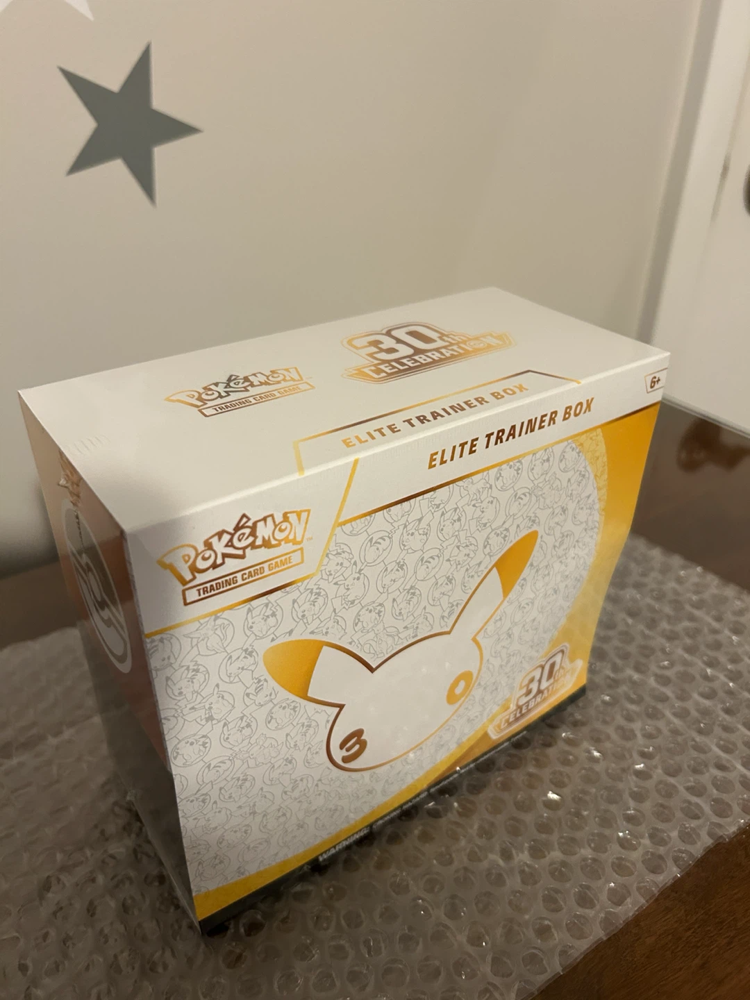 Pokemon 30th Celebration Elite Trainer Box - photo 2