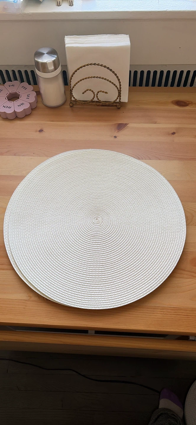 Set of 4 Round White Placemats