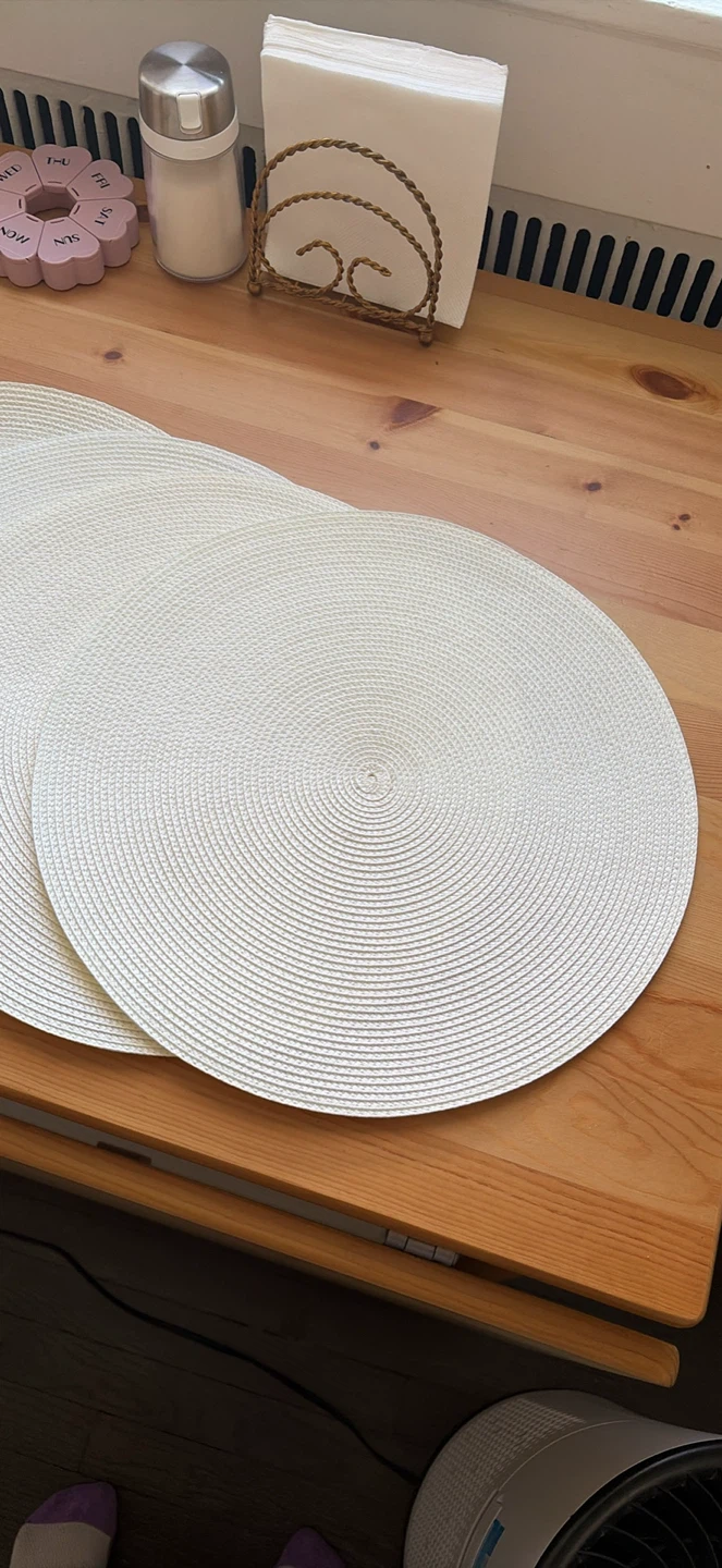 Set of 4 Round White Placemats - photo 2