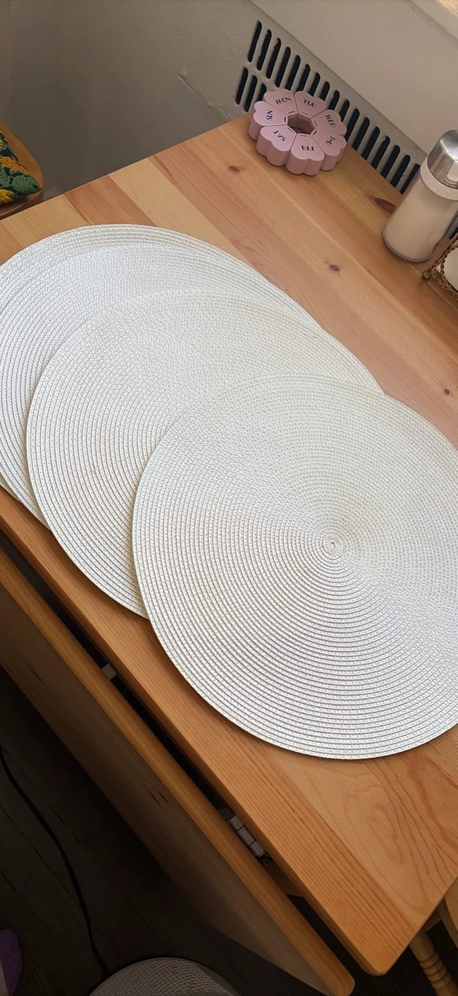 Set of 4 Round White Placemats - photo 3