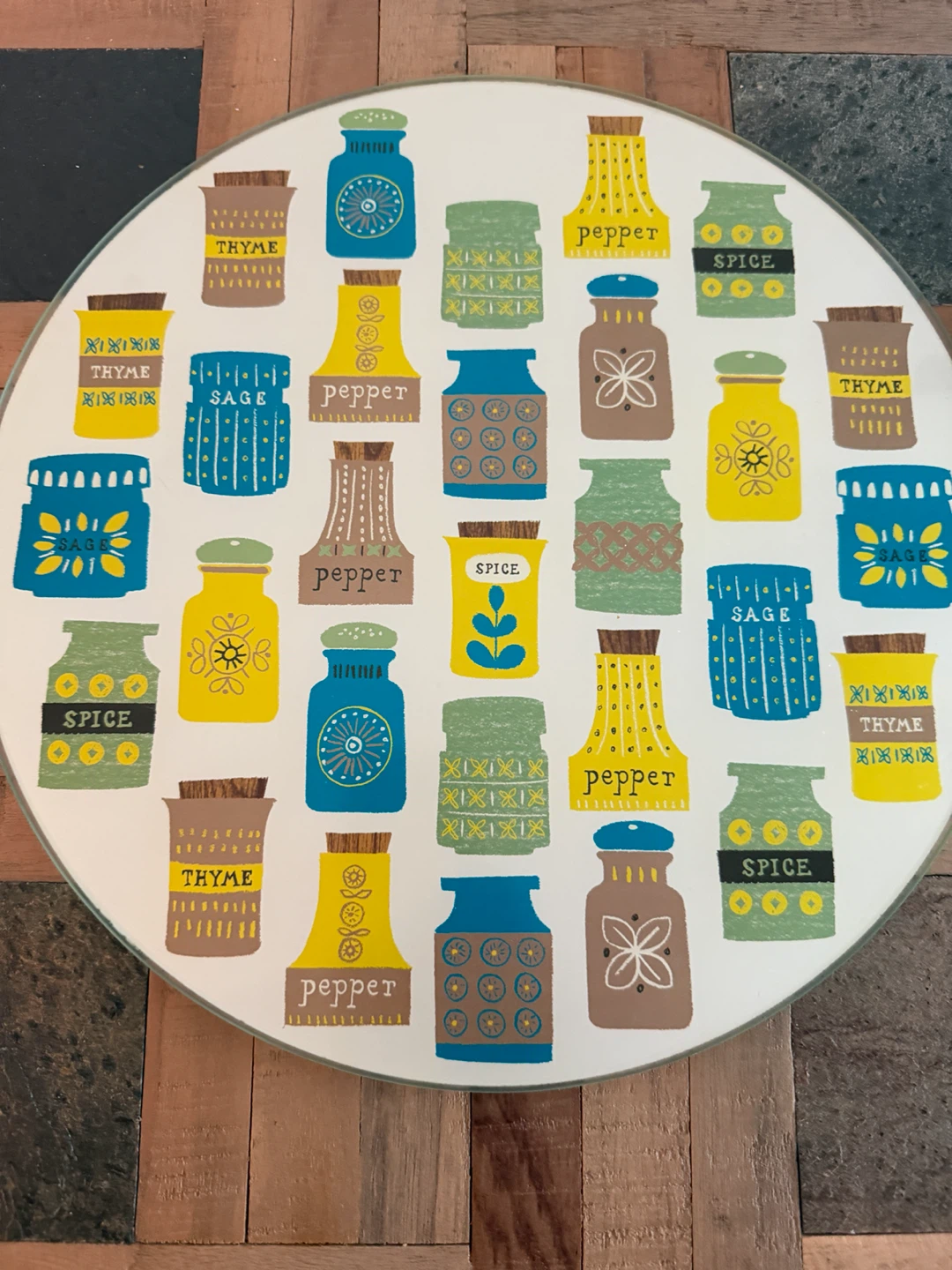 Round glass spice jar design cutting board