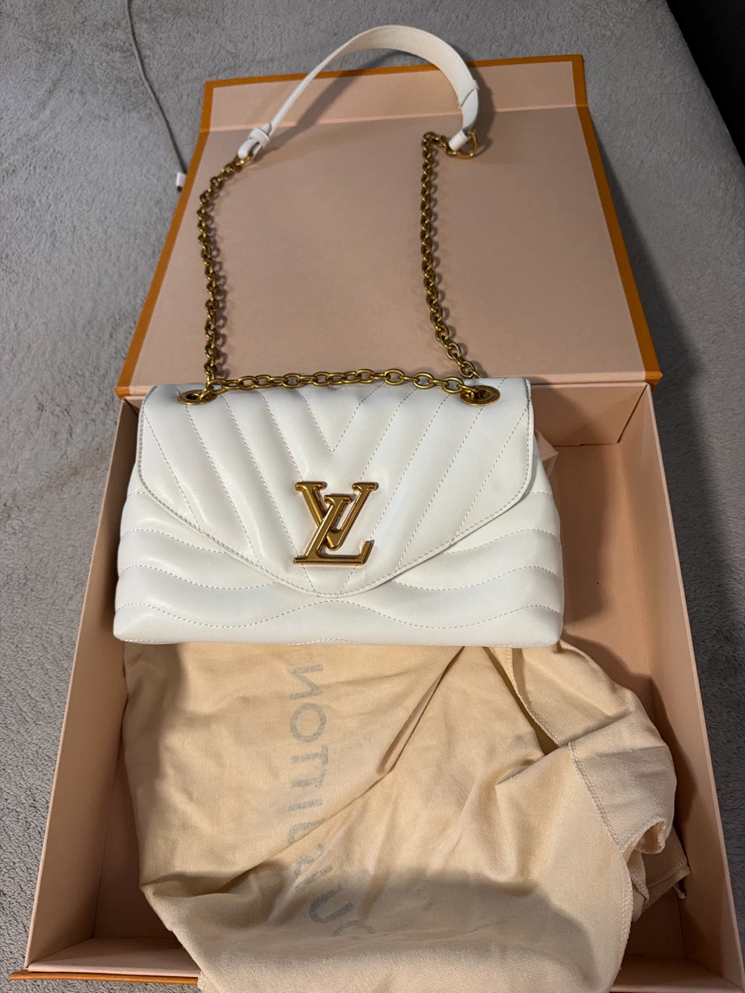 Louis Vuitton White Leather Shoulder Bag - photo 3