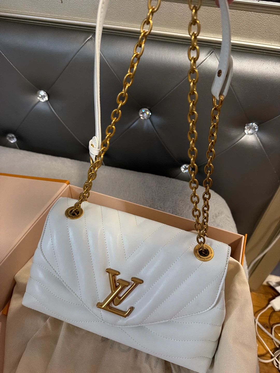 Louis Vuitton White Leather Shoulder Bag - photo 4